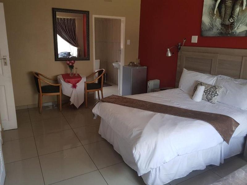 Standard Double Room - Photo 6