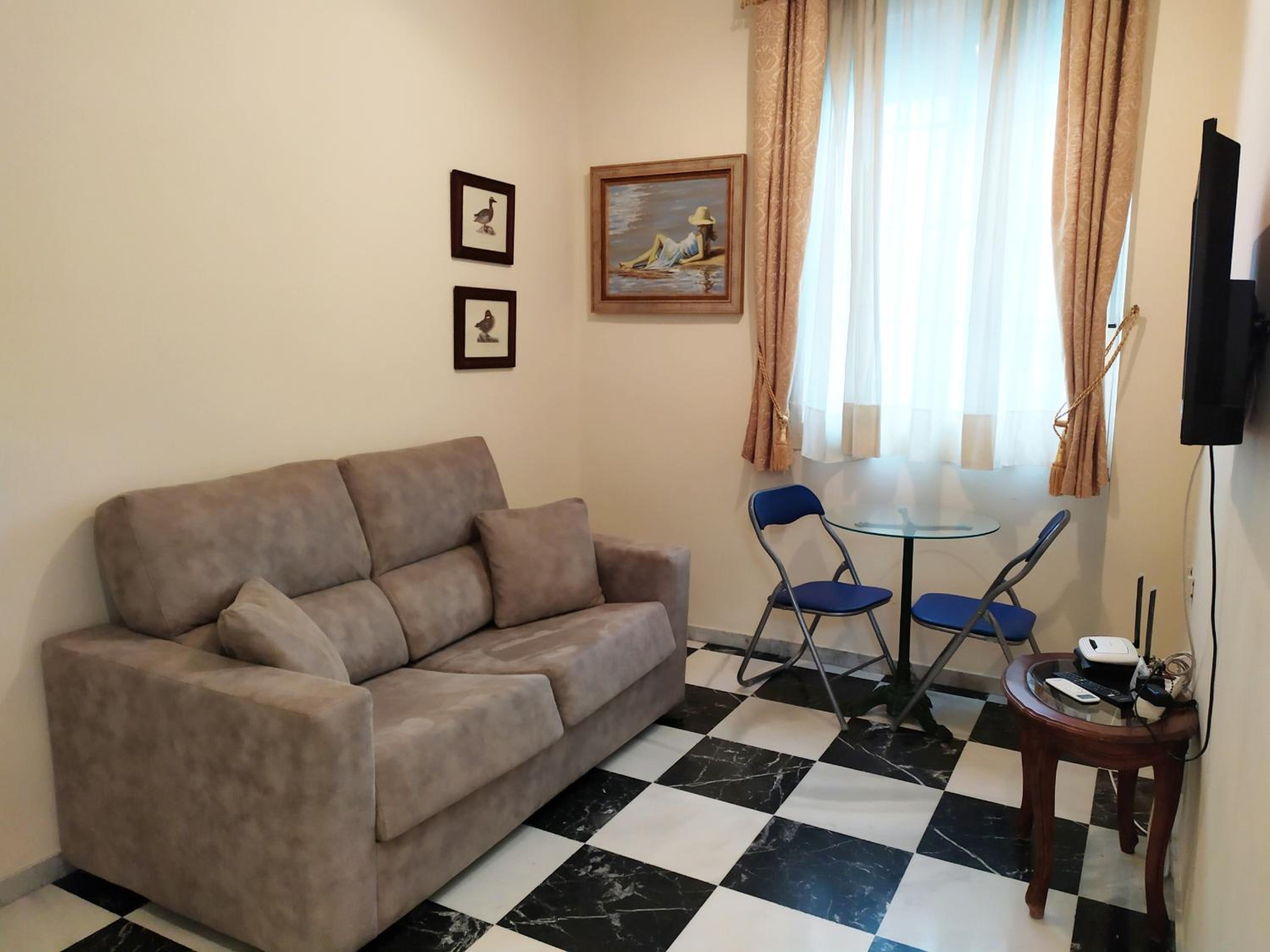 One-Bedroom Apartment - Photo 2
