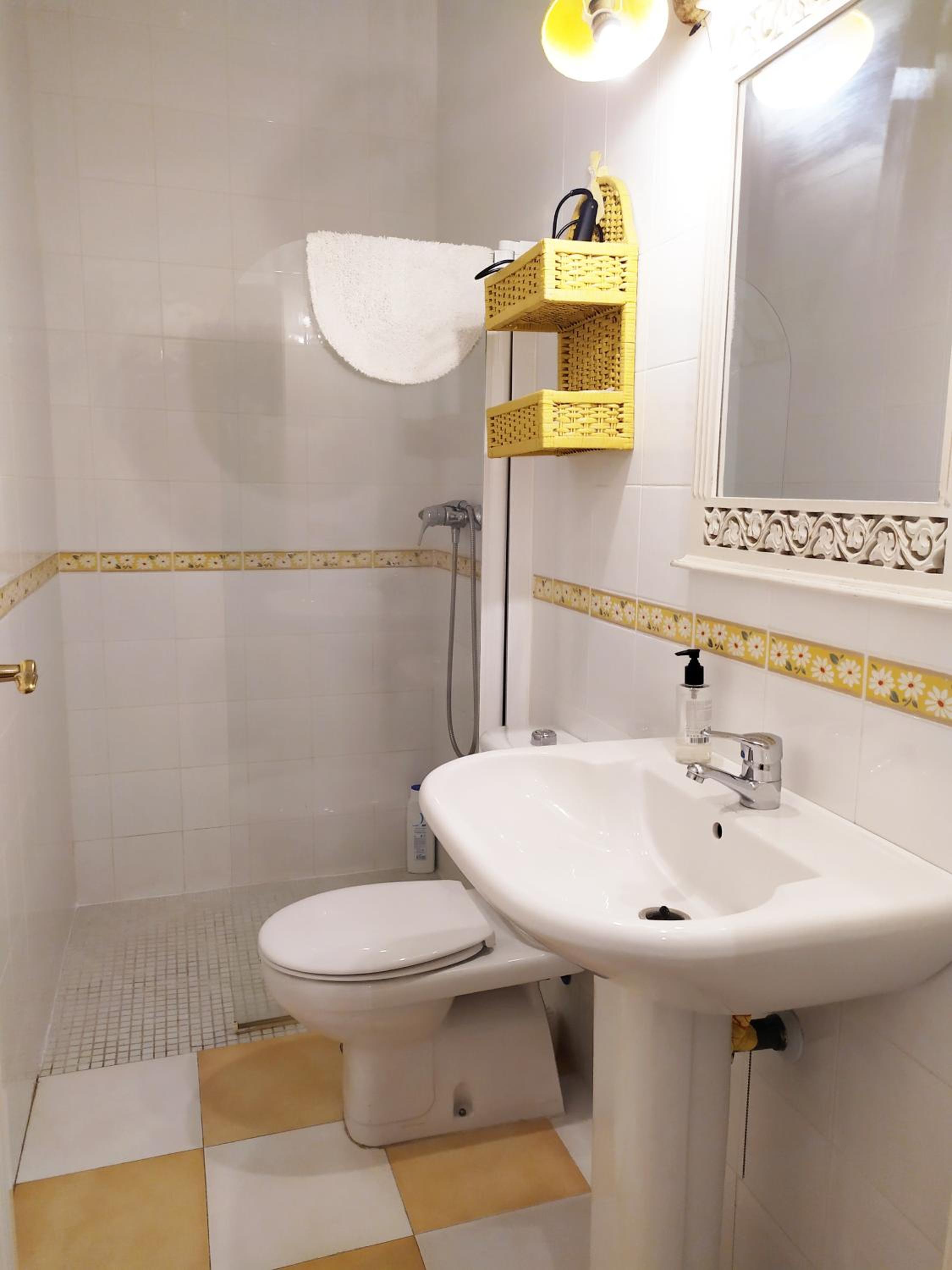 One-Bedroom Apartment - Photo 4