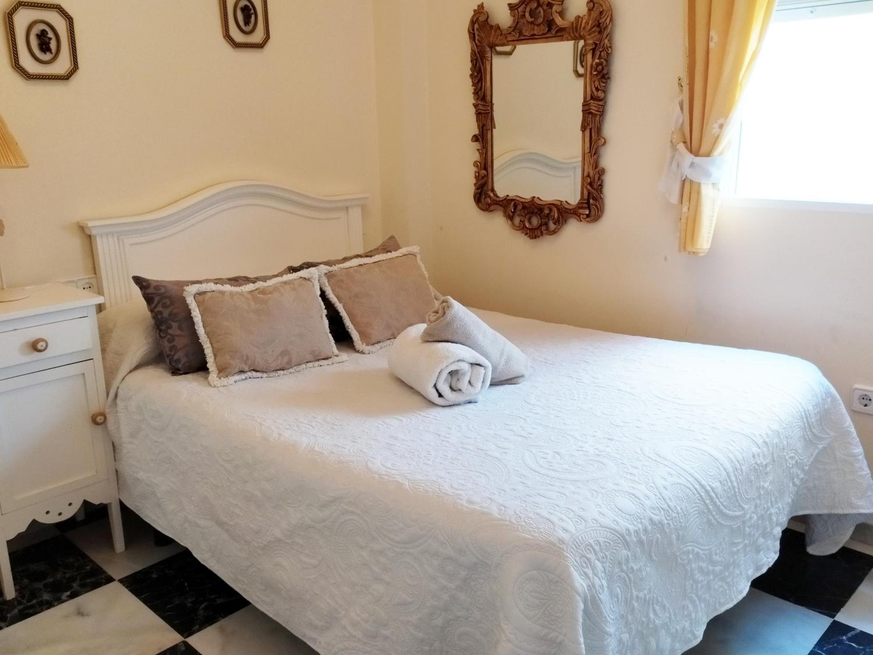 One-Bedroom Apartment - Photo 6