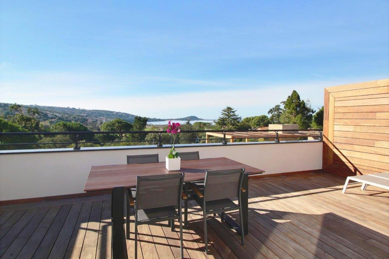 Apartment with Sea View - Photo 3