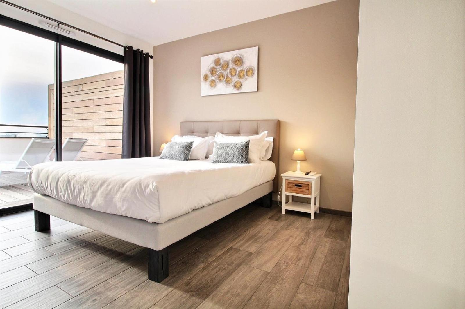Apartment with Sea View - Photo 4
