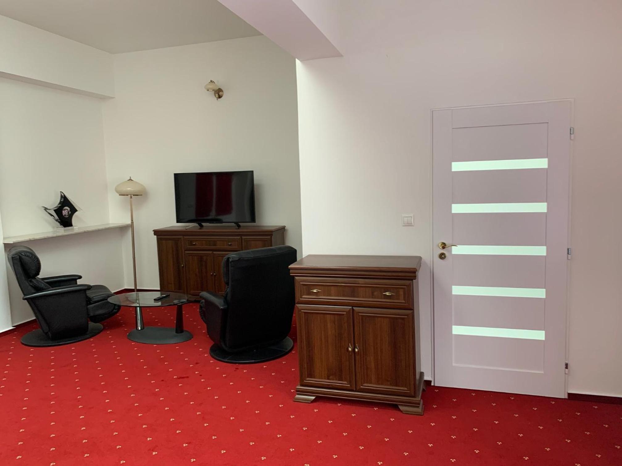 Deluxe King Room - Photo 17