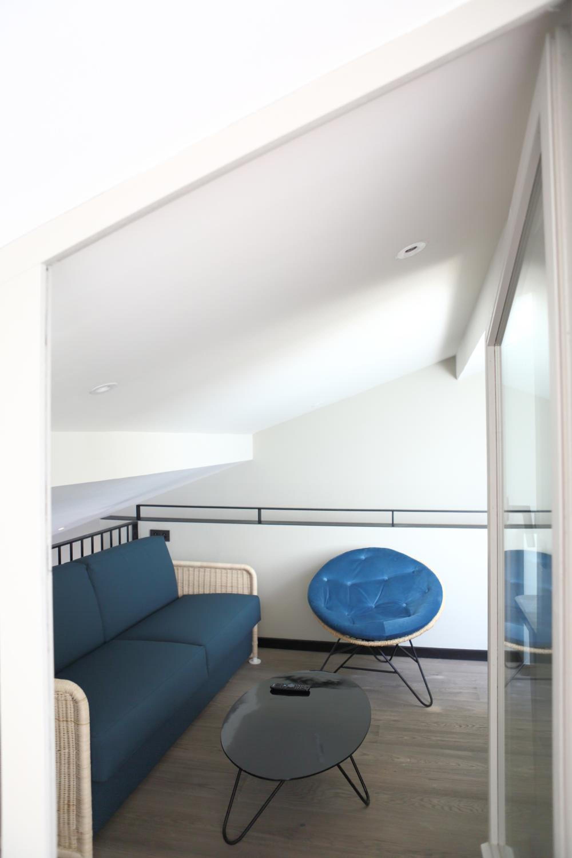 Family Room with Mezzanine, Sofa Bed and Living Room - Non-Smoking photo 2