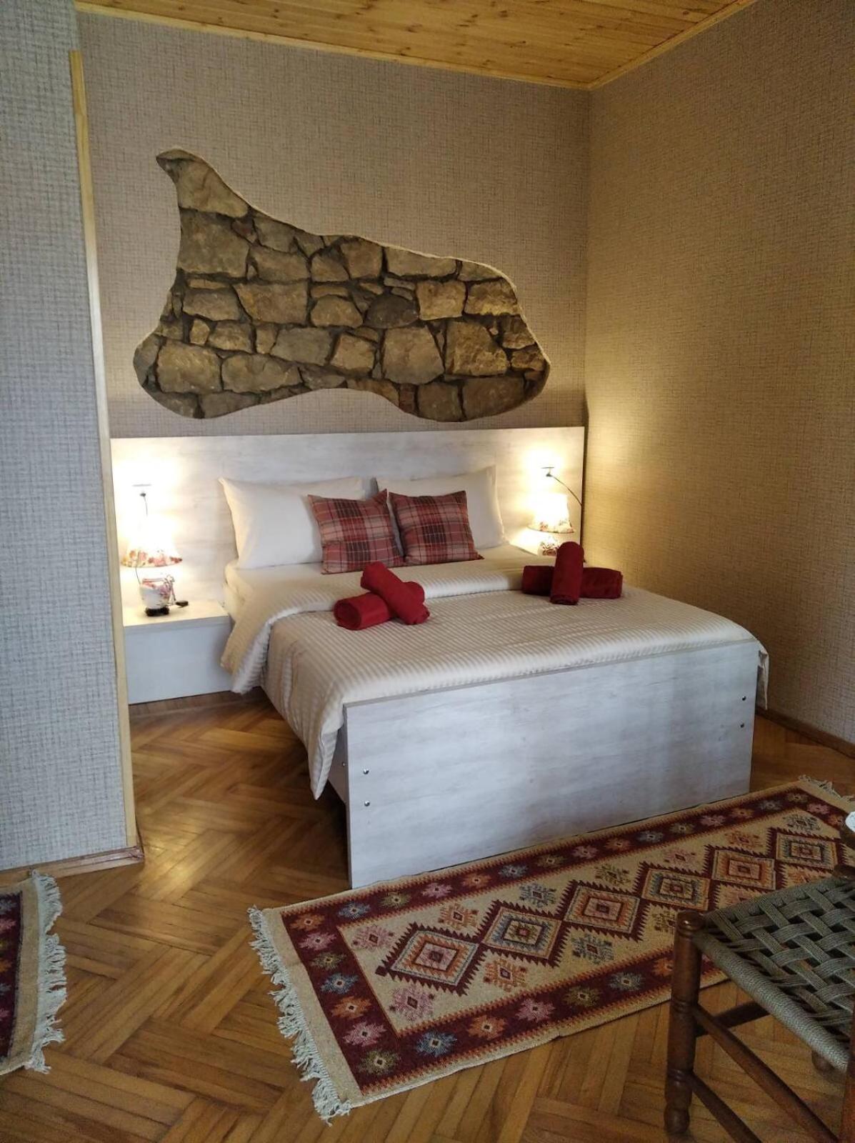Deluxe Double Room with Shower photo 2