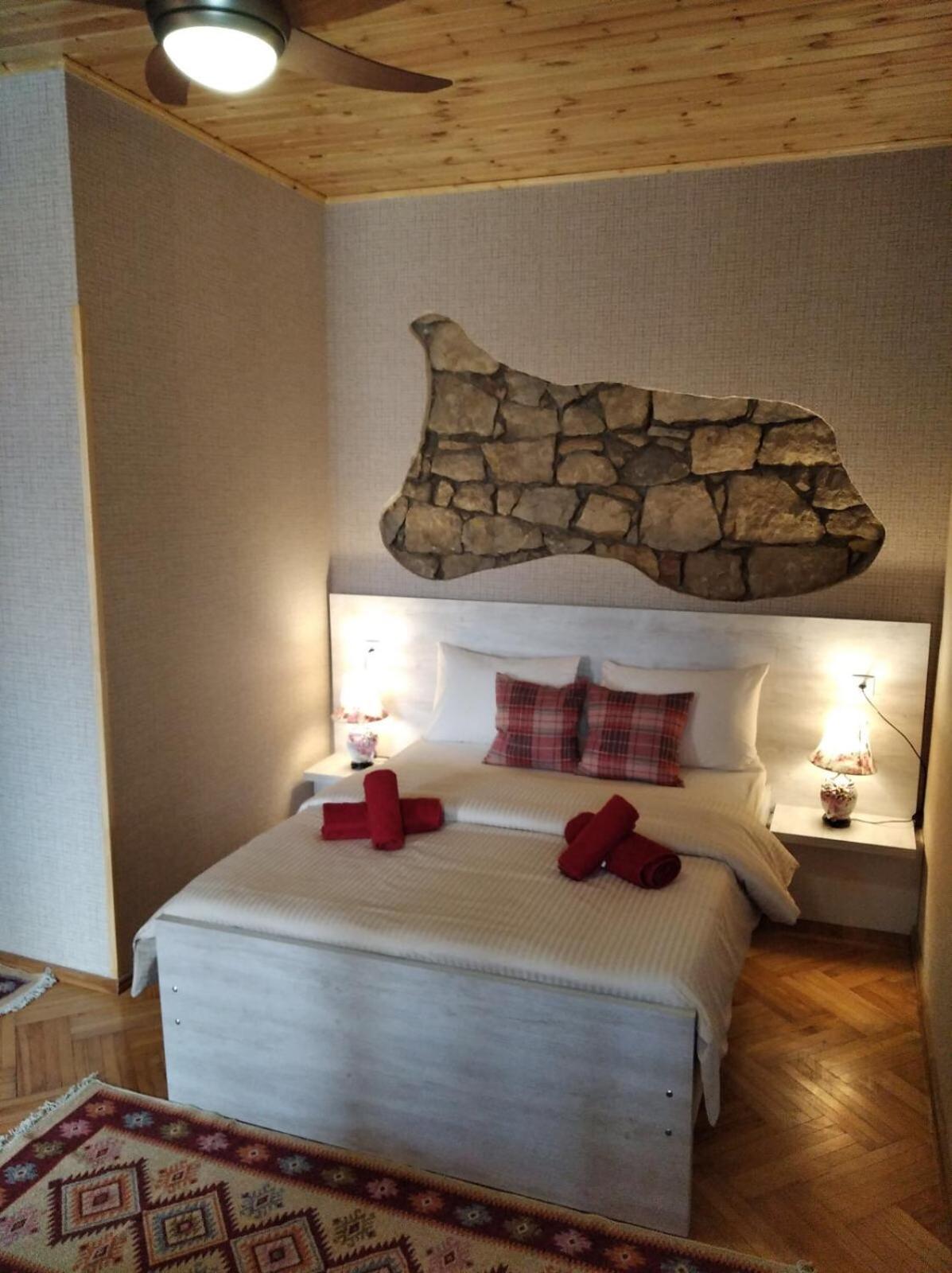 Deluxe Double Room with Shower photo 3
