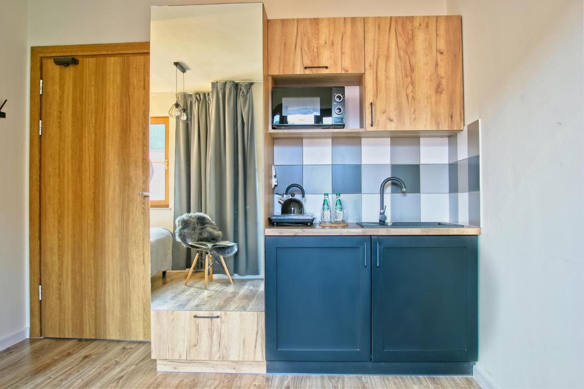 Studio with Balcony - Photo 8