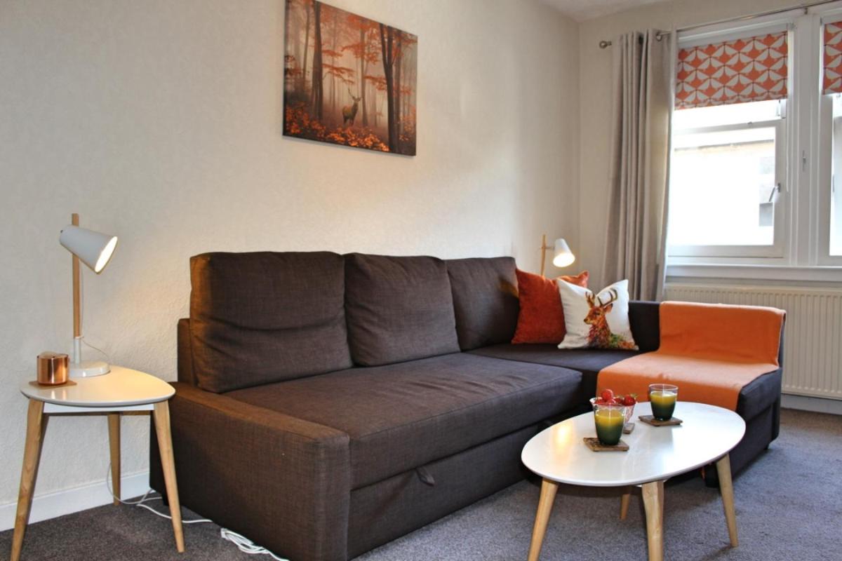 One-Bedroom Apartment photo 1