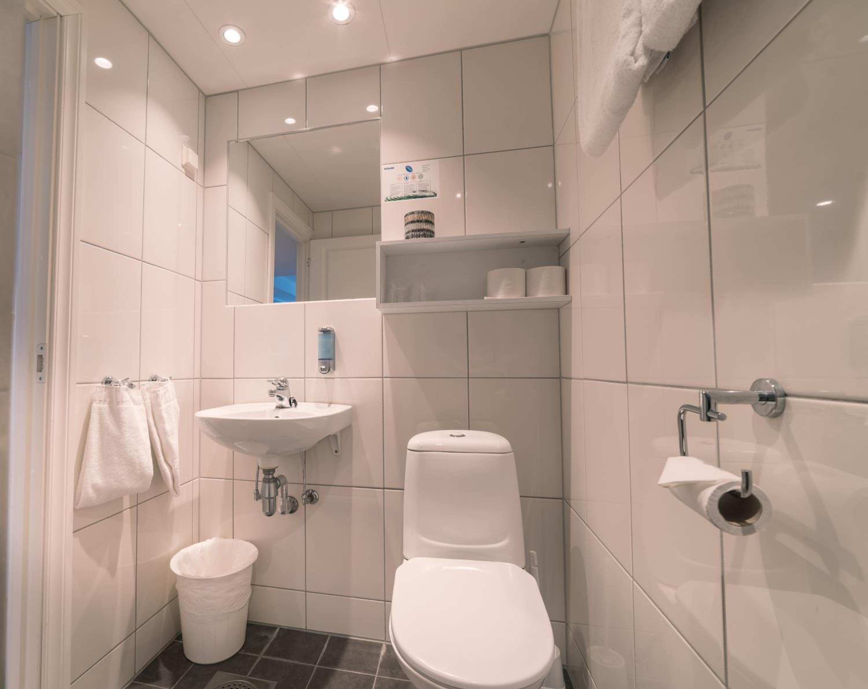 Double or Twin Room - Photo 4
