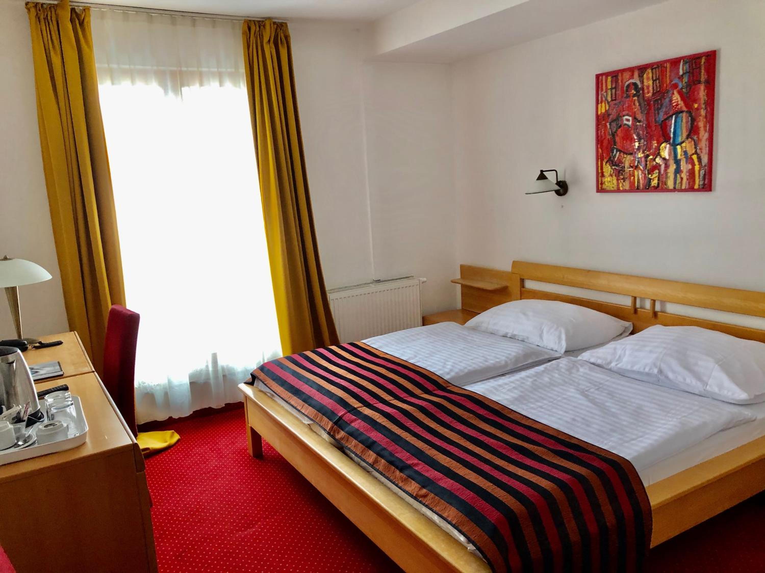 Classic Double Room - Photo 11
