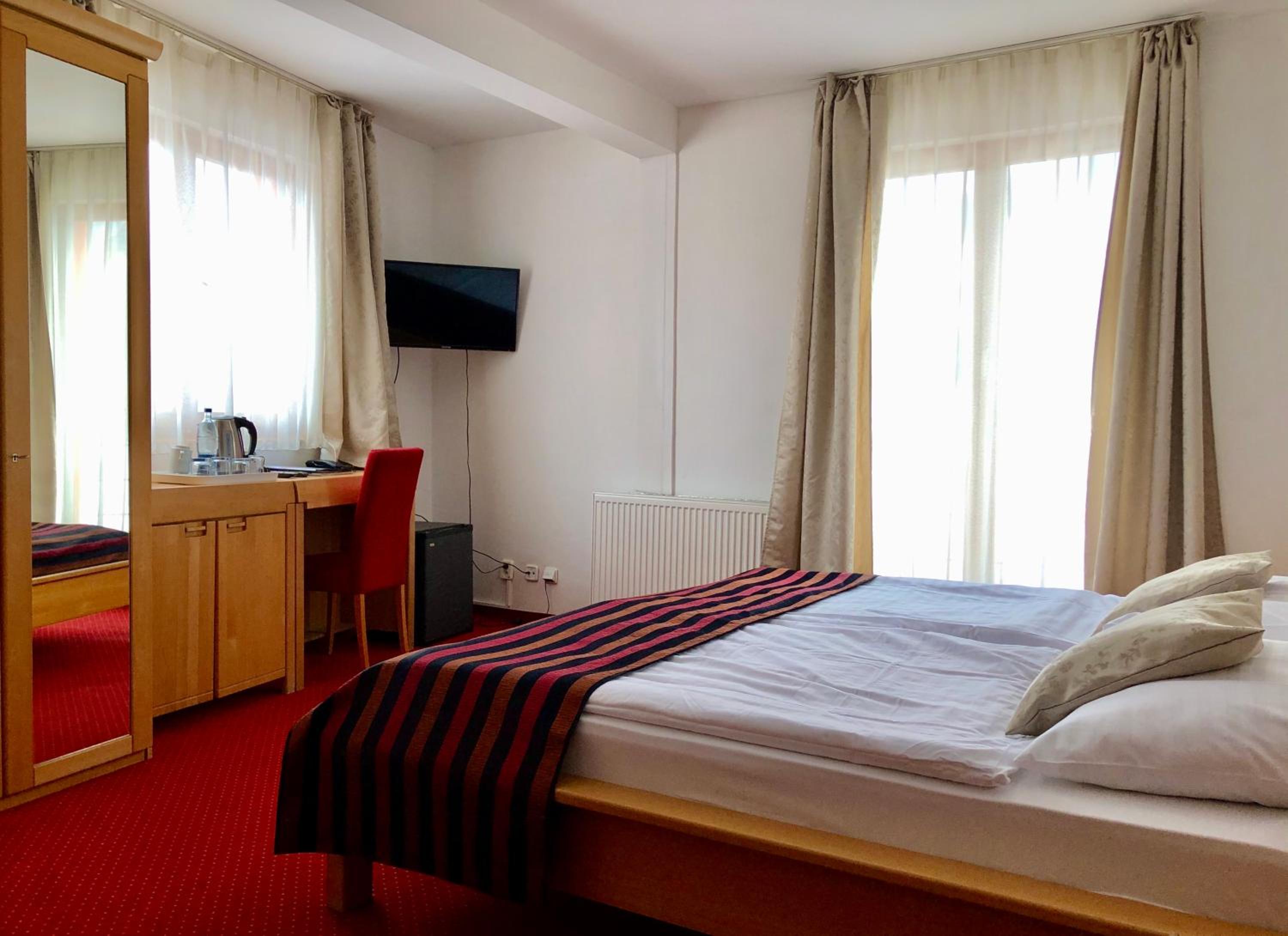 Classic Double Room - Photo 10