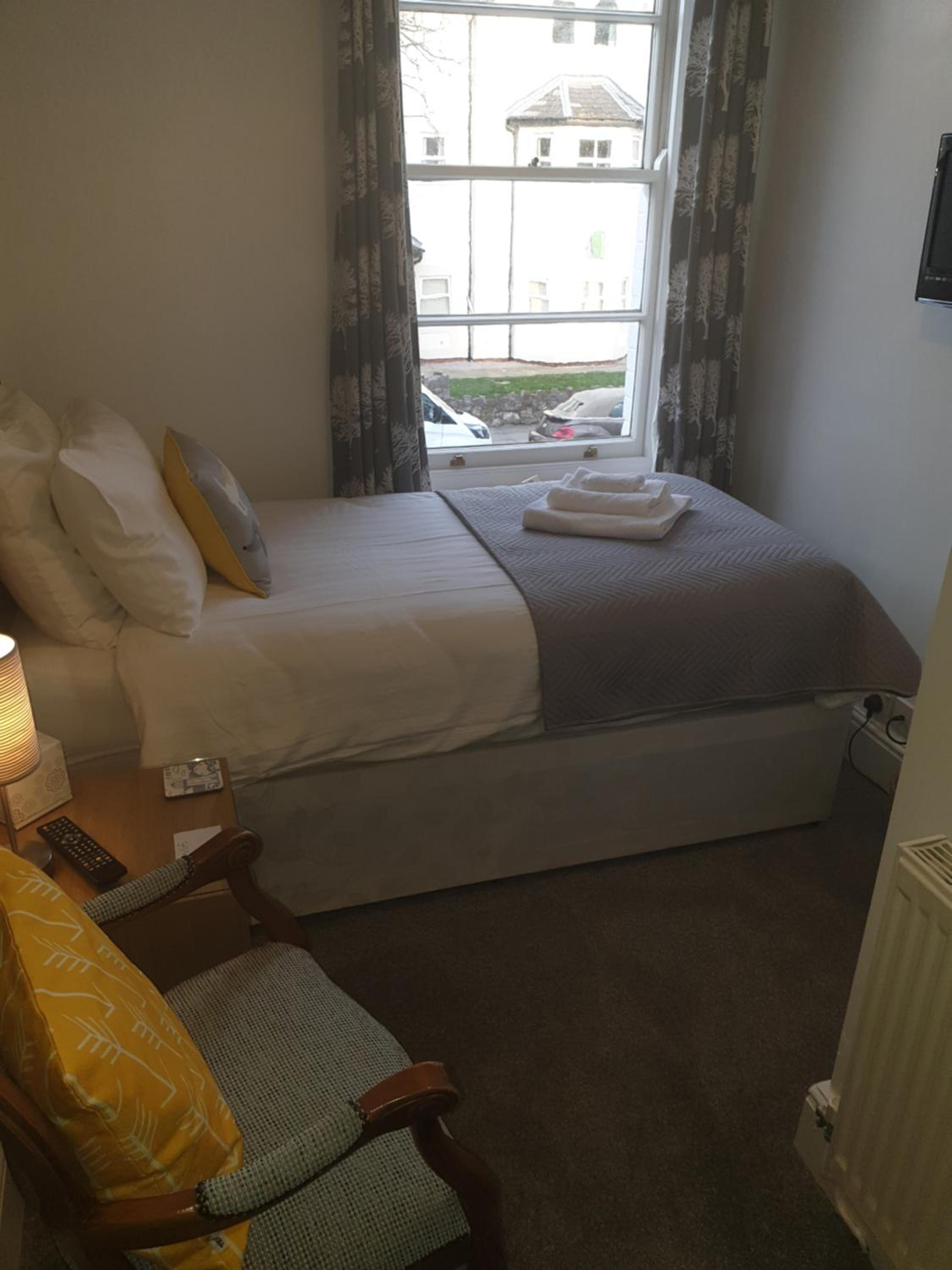 Single  Front Room photo 3