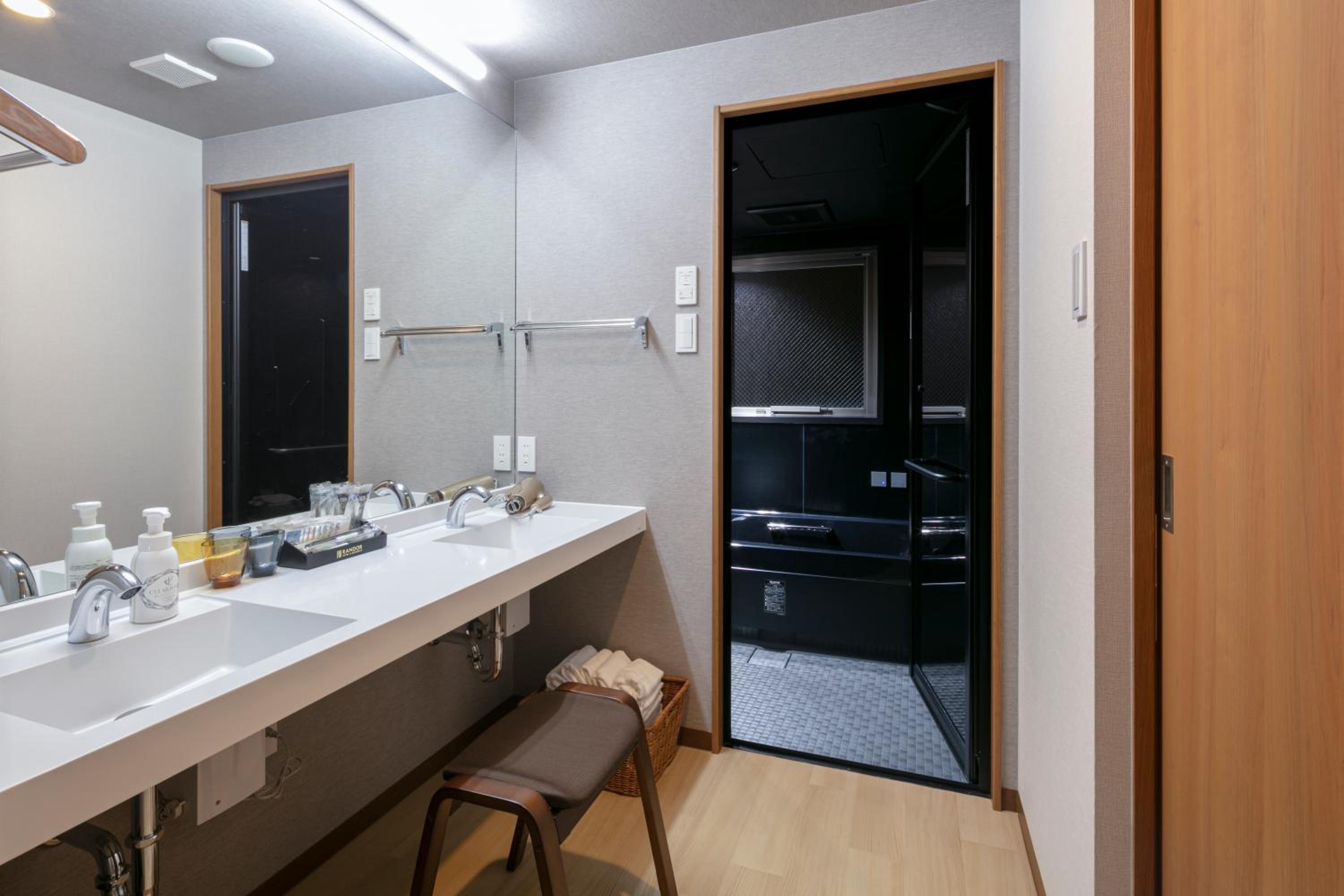 Superior Suite - Photo 13
