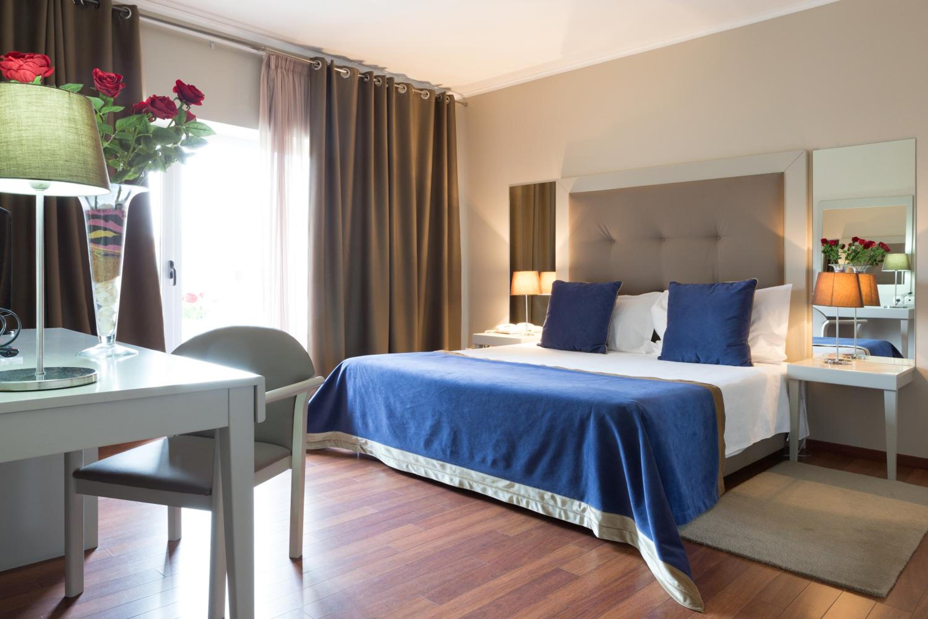 Superior Double Room with Balcony - Photo 2
