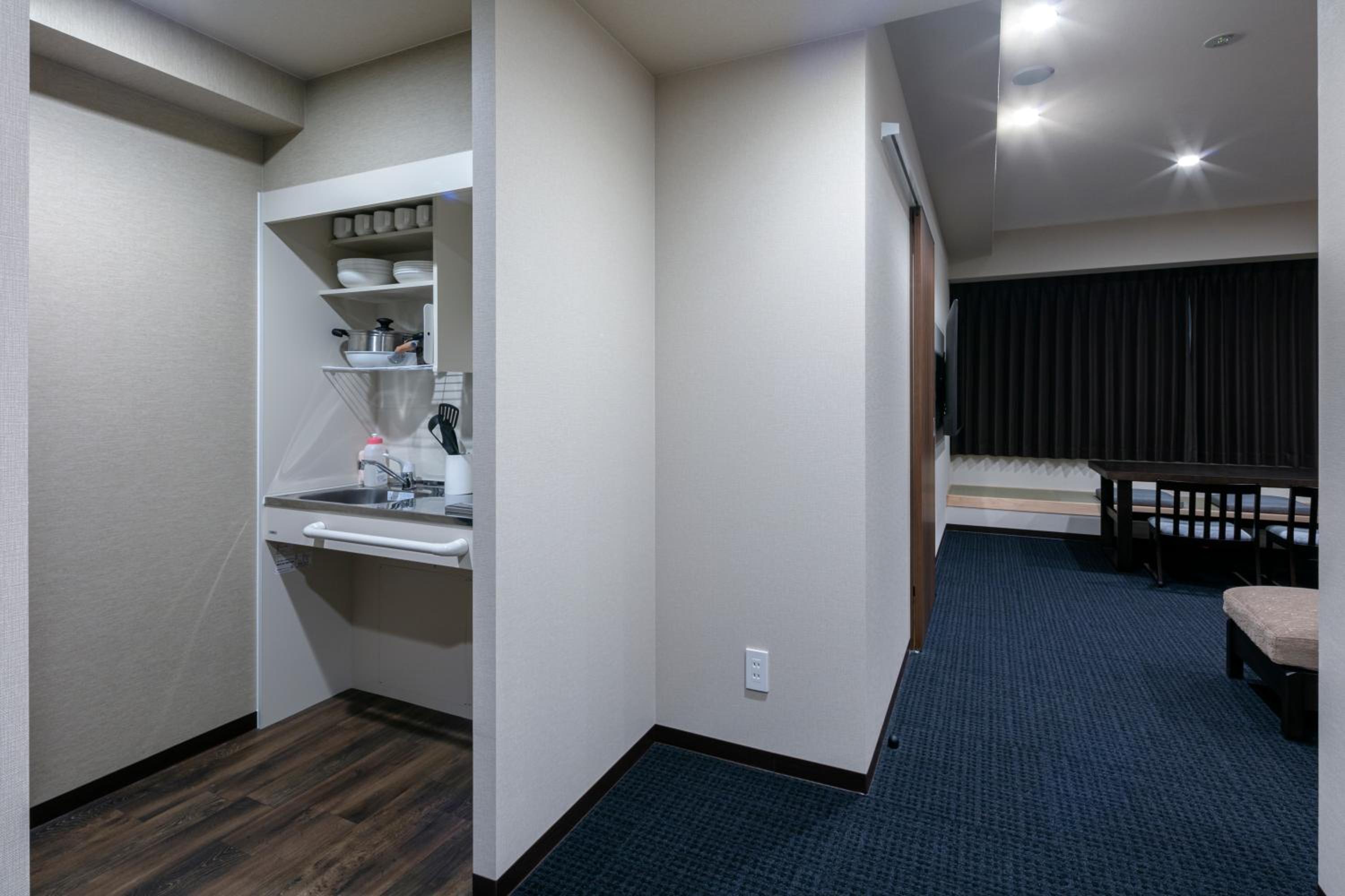 Queen Suite with Spa Bath - Photo 8