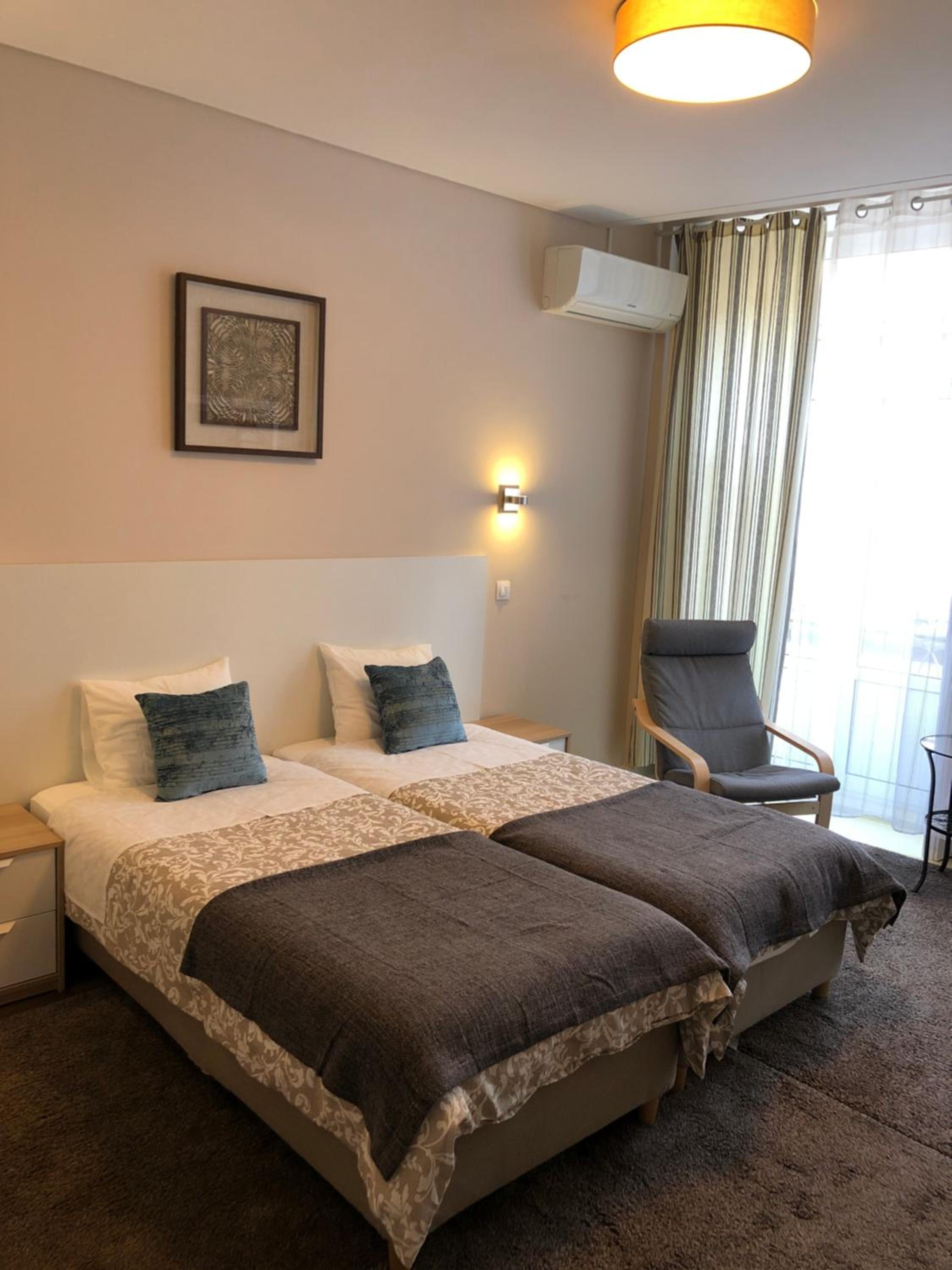 Double or Twin Room with Balcony - Photo 11