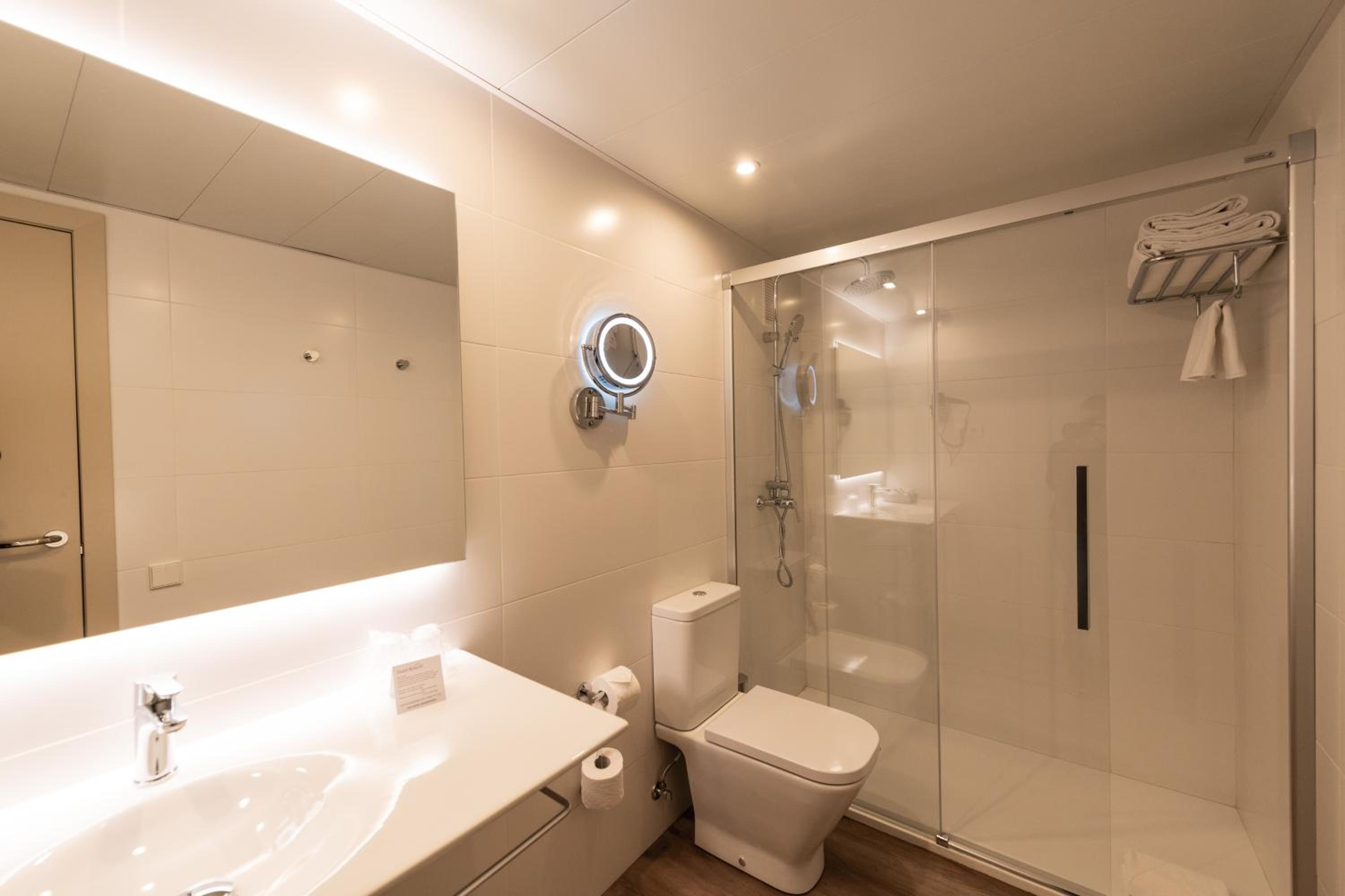Superior Double or Twin Room photo 3