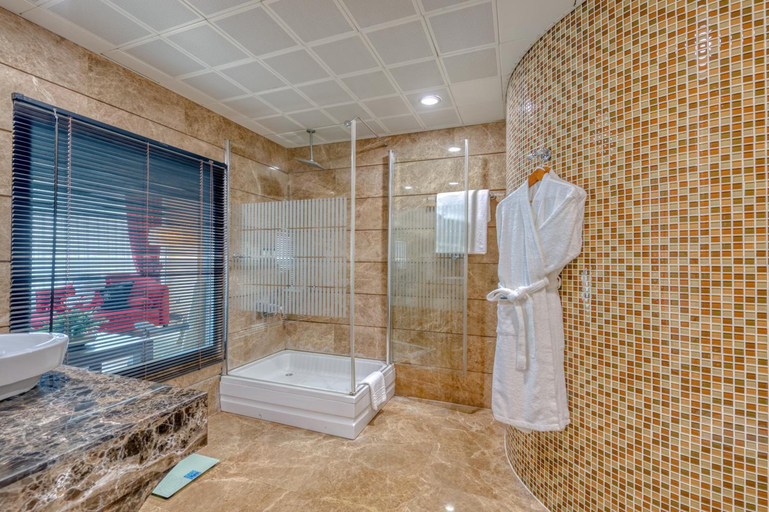 Suite with Hot Tub