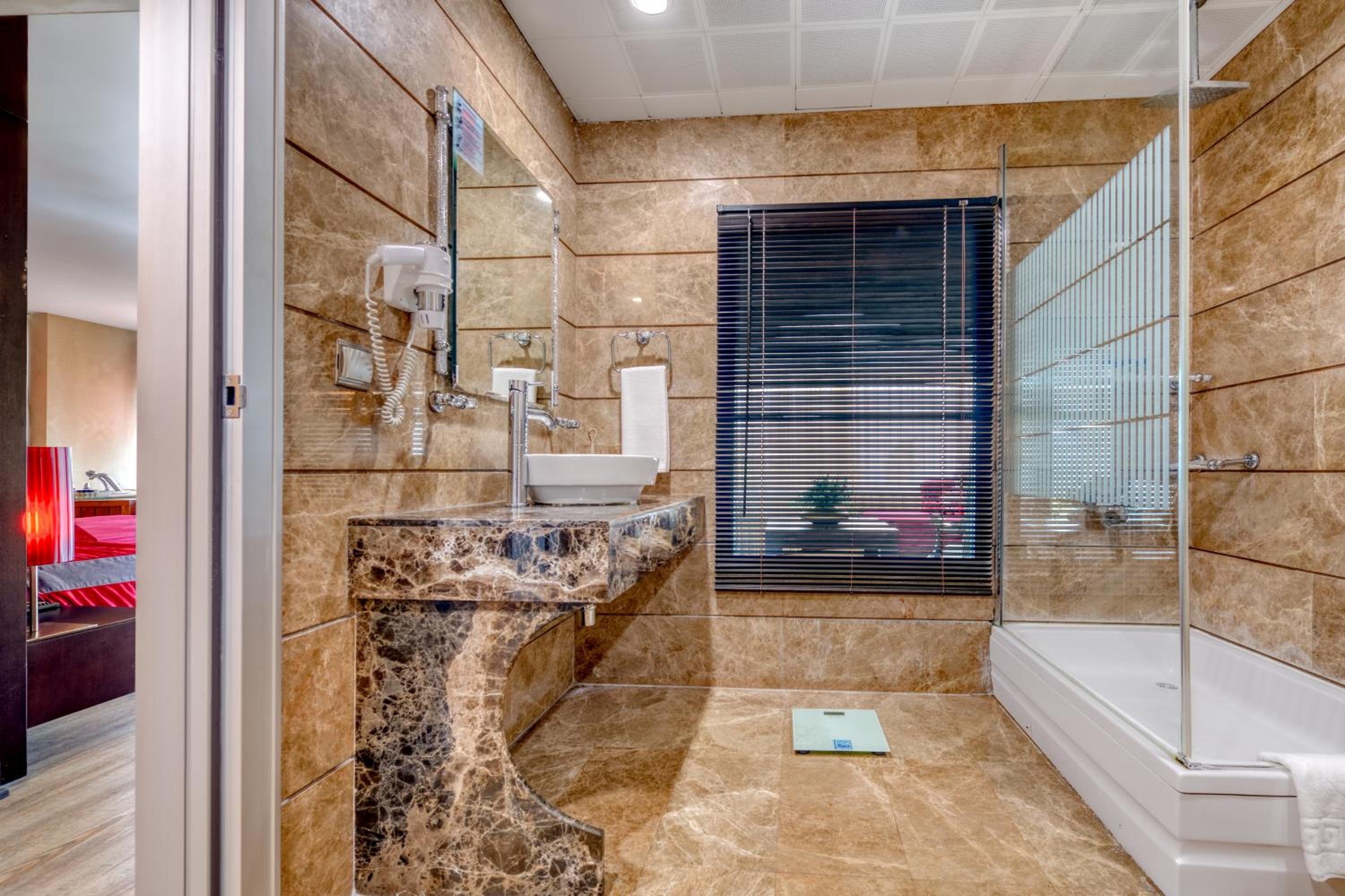 Suite with Hot Tub