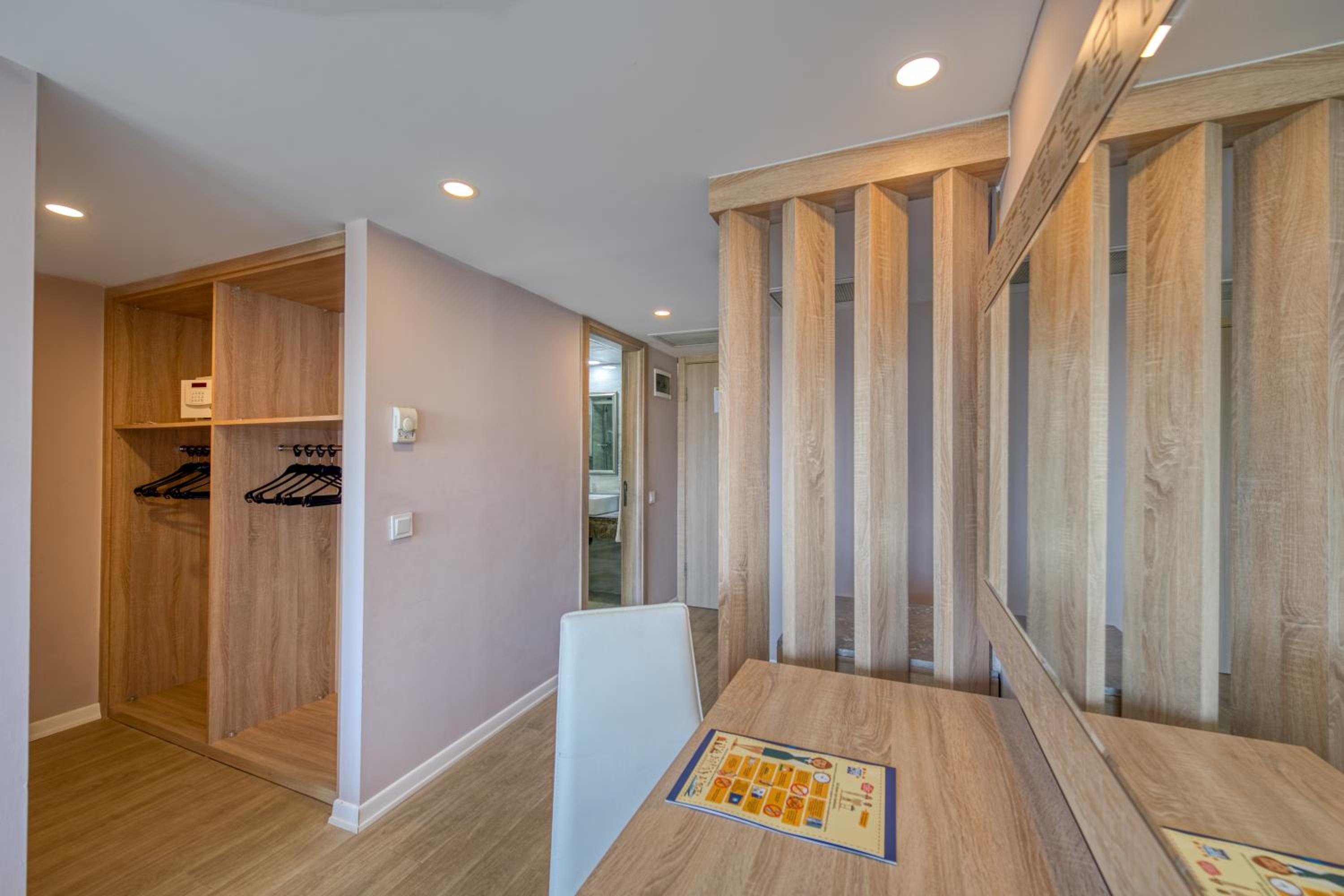 Junior Suite with Sea View - Photo 8
