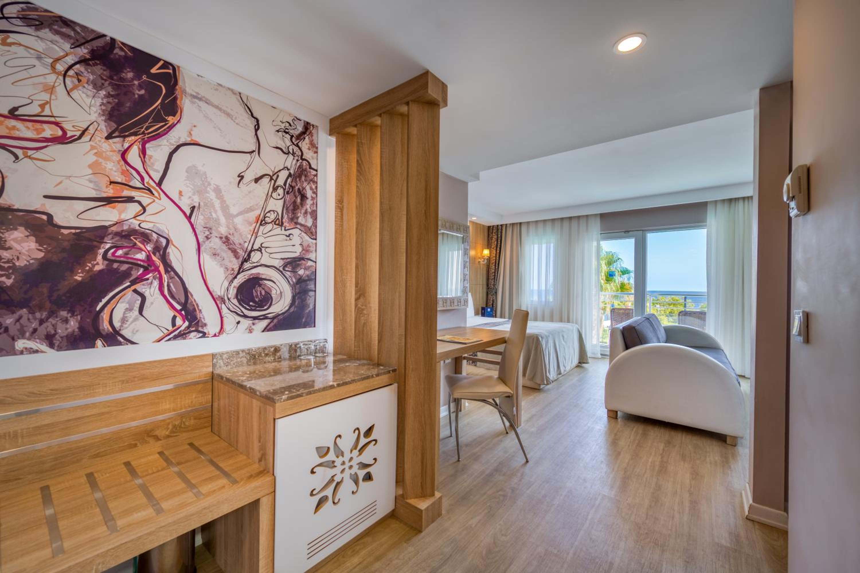 Junior Suite with Sea View thumbnail 5