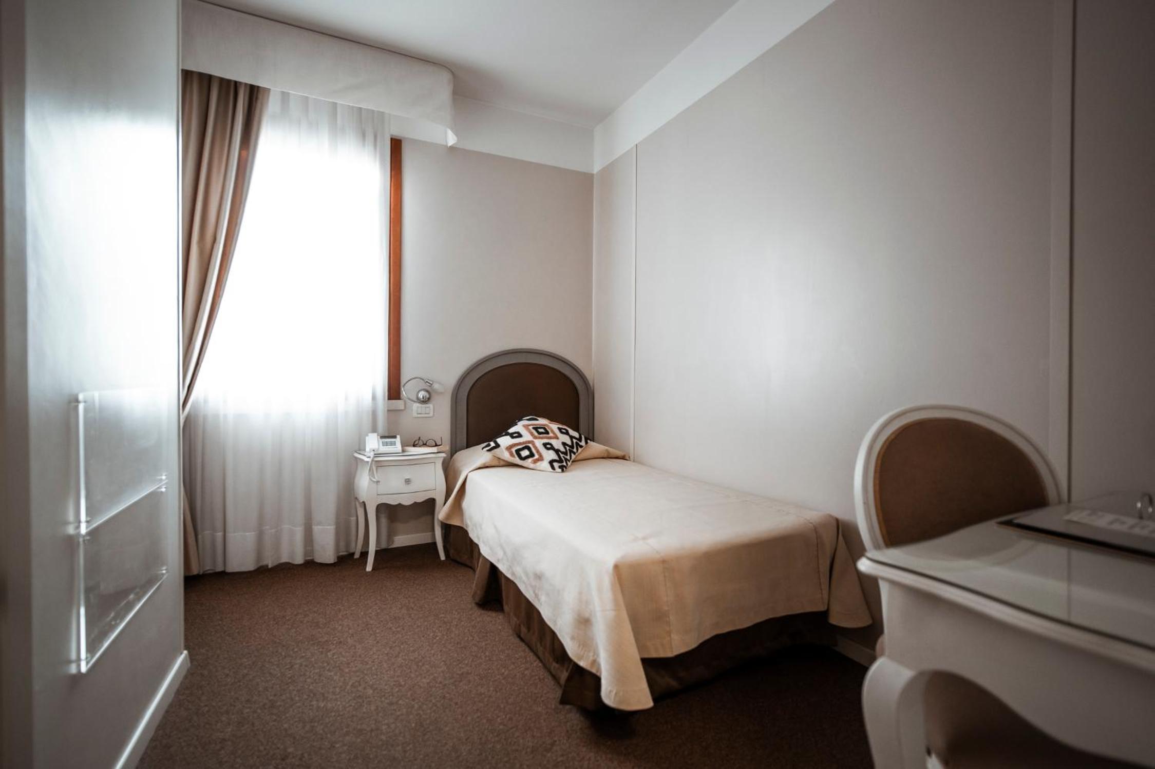 Classic Single Room - Photo 4