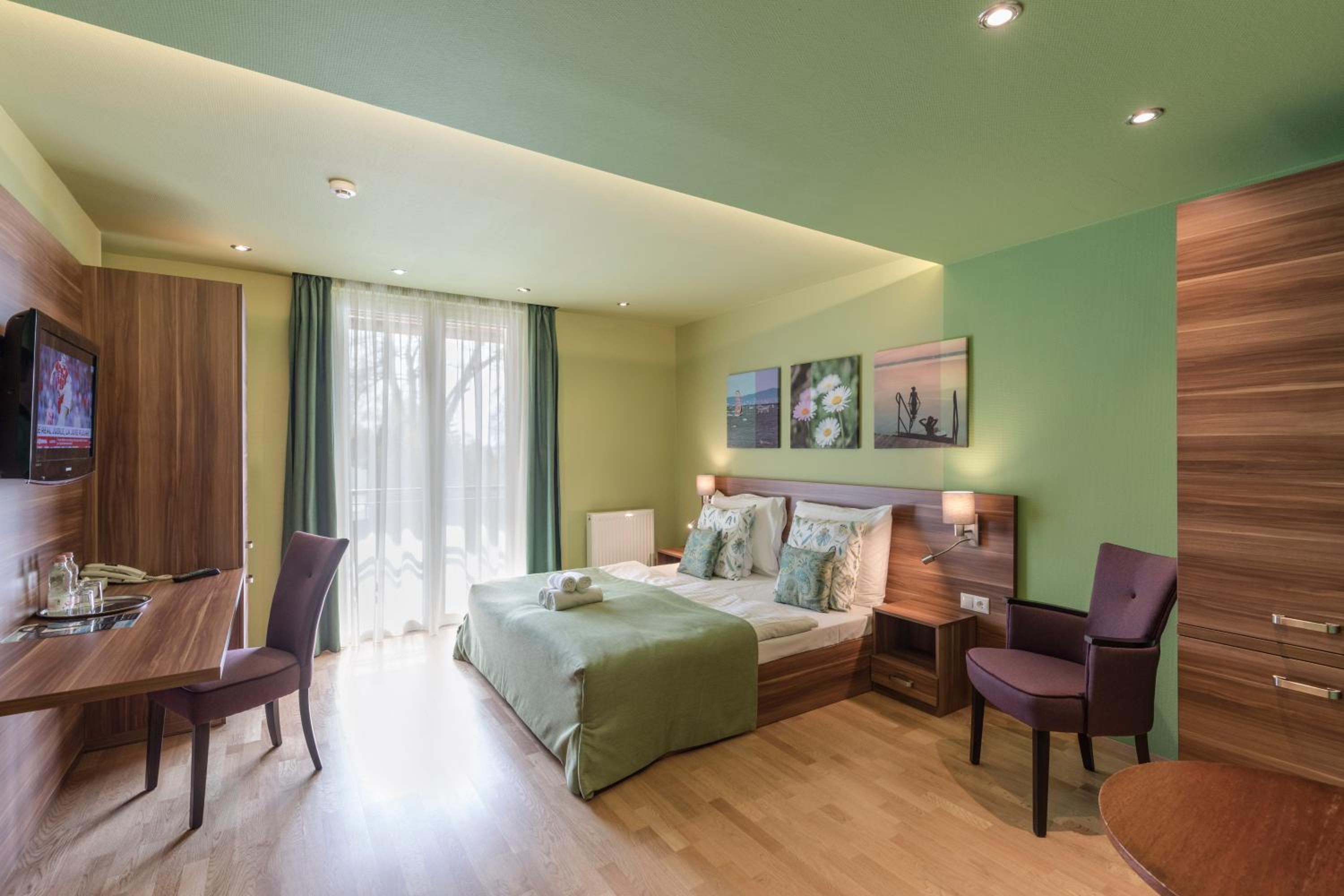 Family Room (2 Adults + 1 Child) - Photo 11