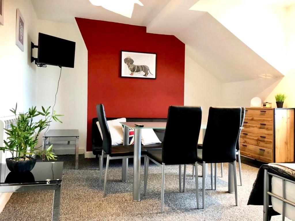 Studio Apartment - Photo 8