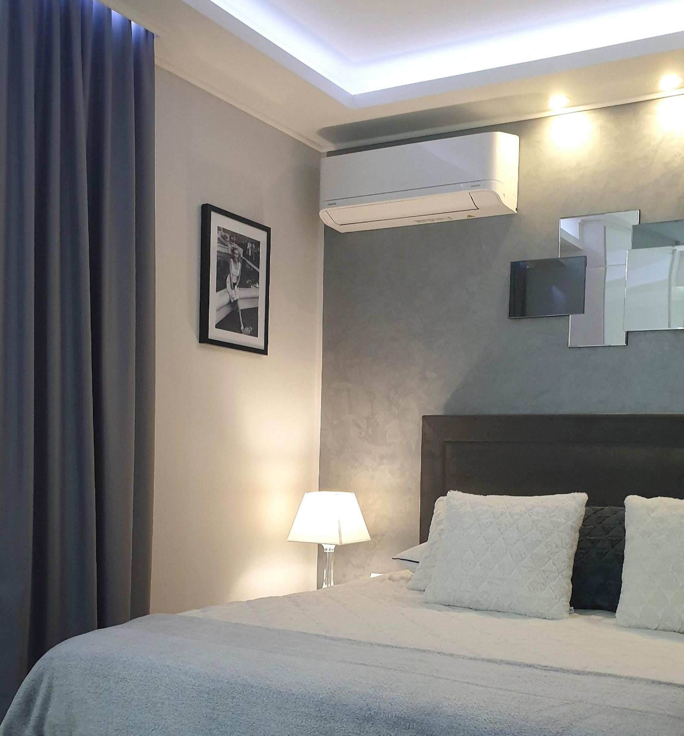 Two-Bedroom Apartment - Photo 23