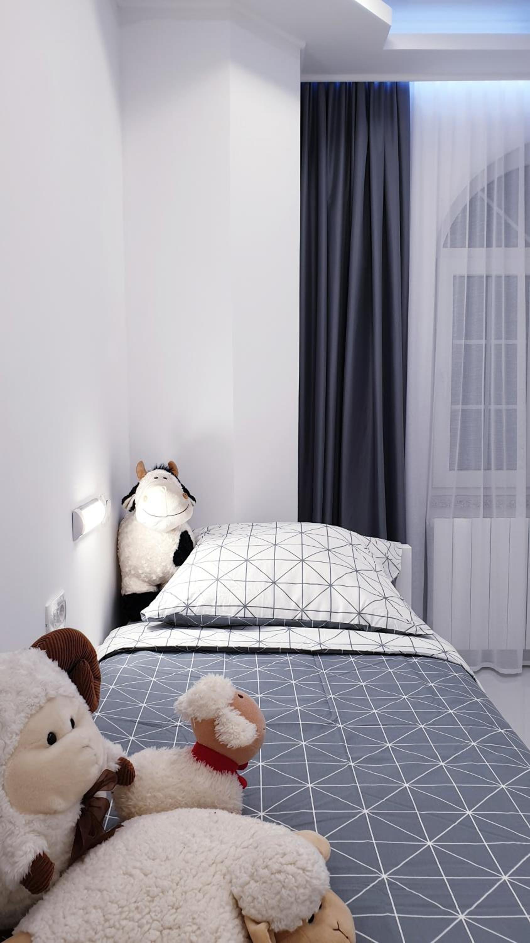 Two-Bedroom Apartment - Photo 2