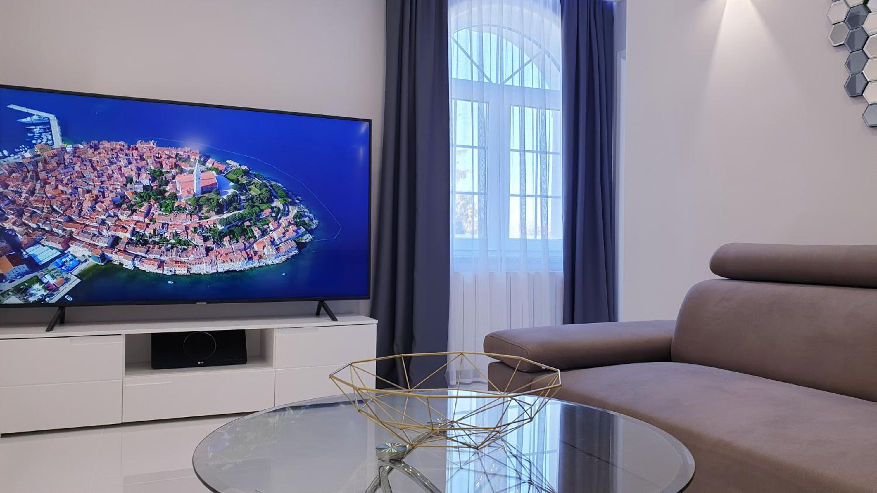 Two-Bedroom Apartment - Photo 12