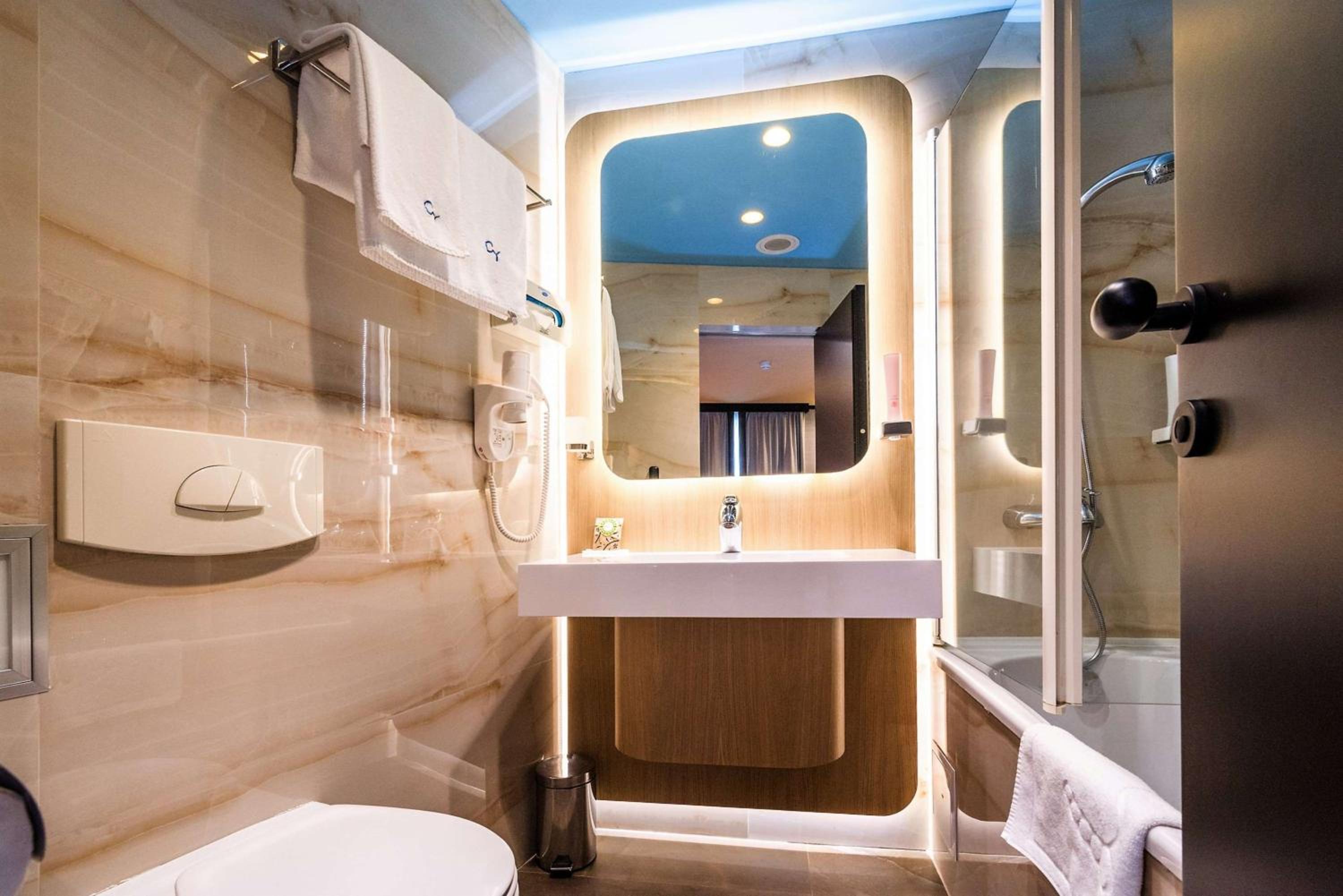 Superior Double or Twin Room - Photo 11