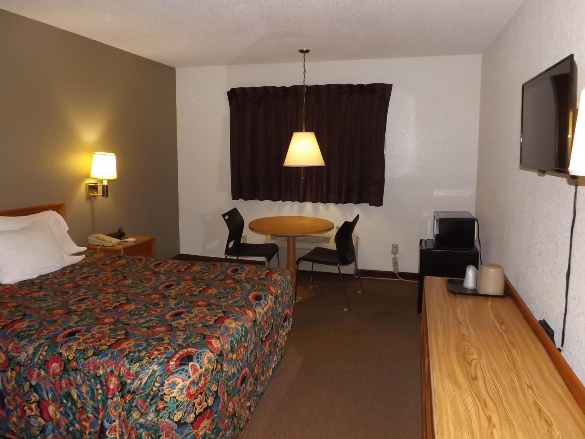 Queen Room - Non-Smoking - Photo 1