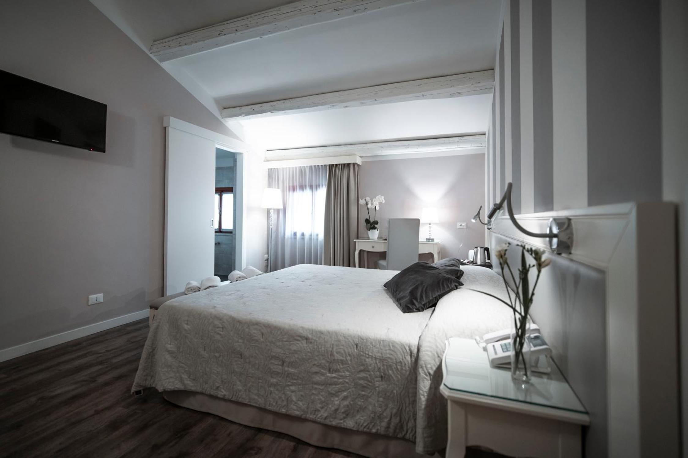 Superior Double Room - Photo 1