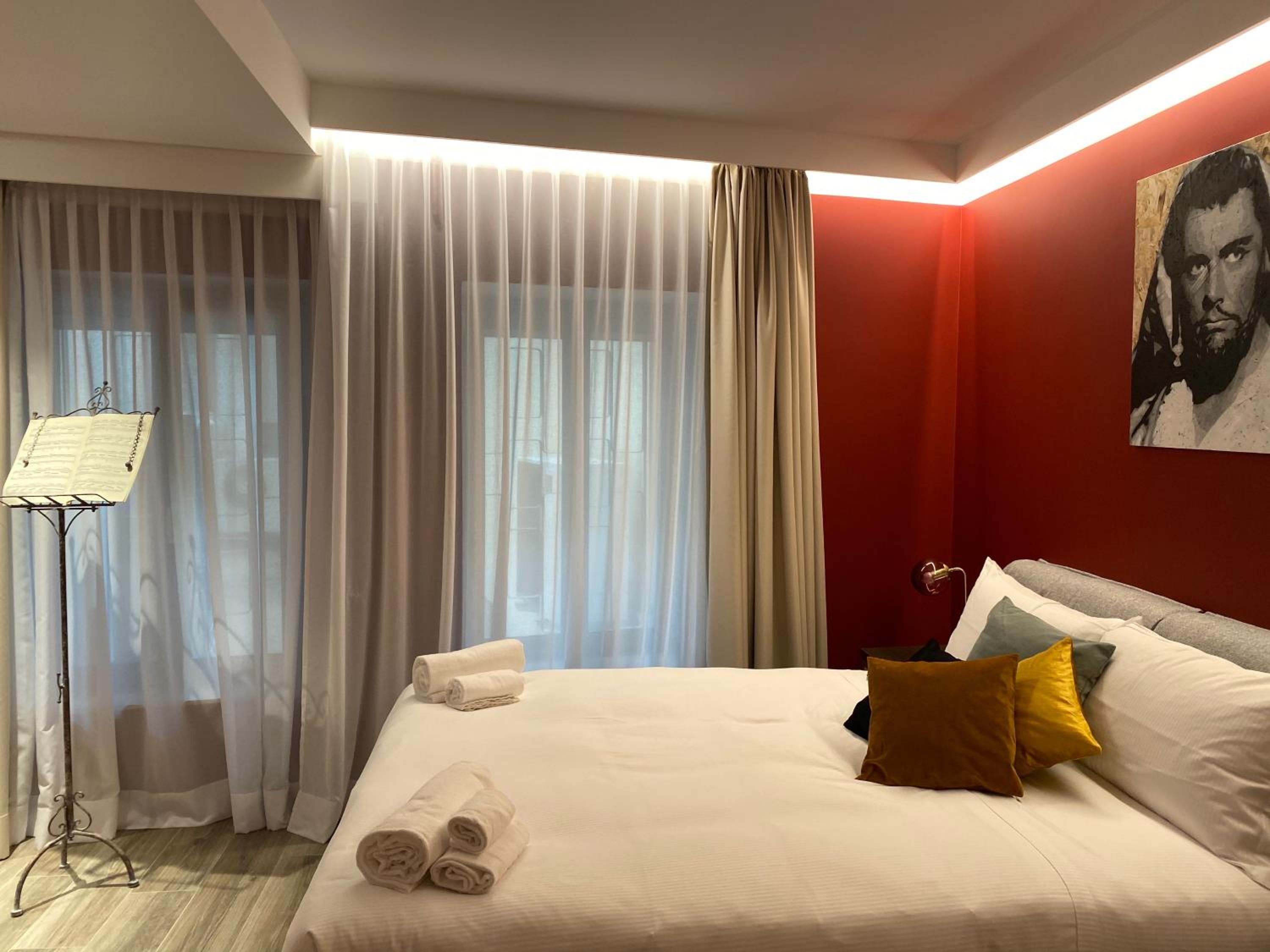 Large Double Room - Photo 4