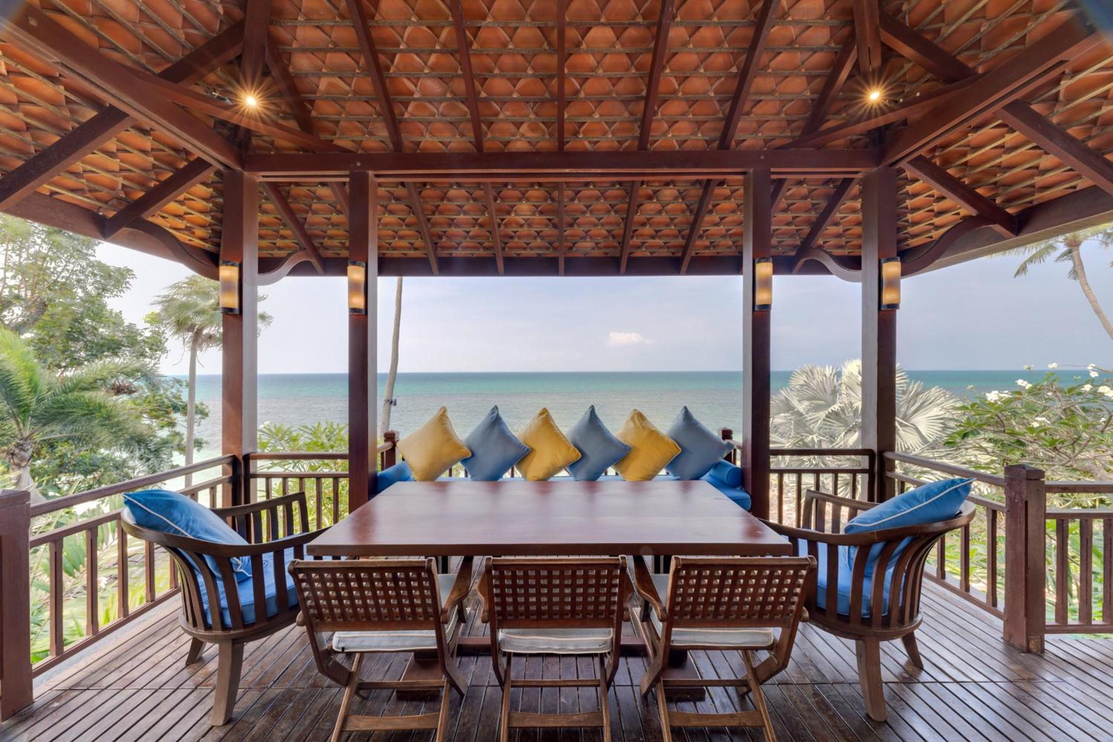 Five Bedroom Oceanfront Pool Residence
