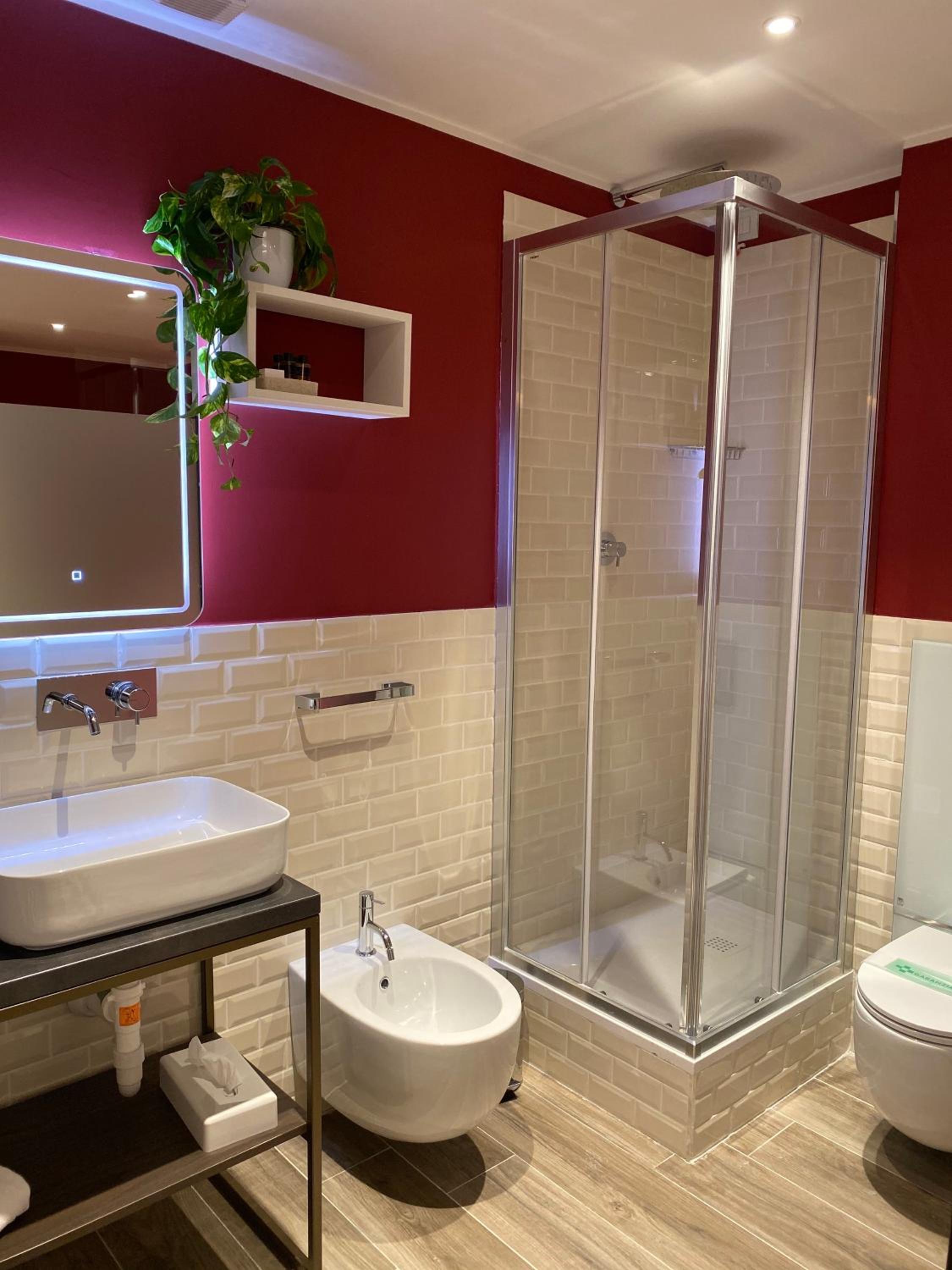 Large Double Room - Photo 5