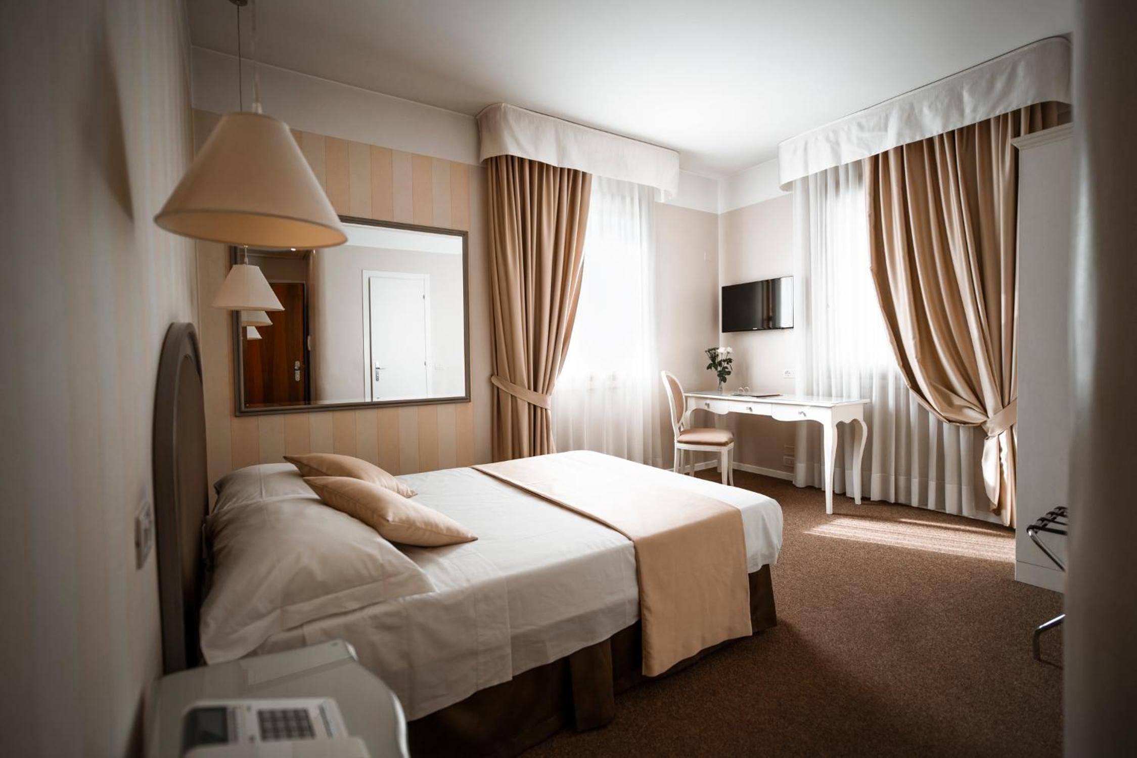 Classic Double Room - Photo 1