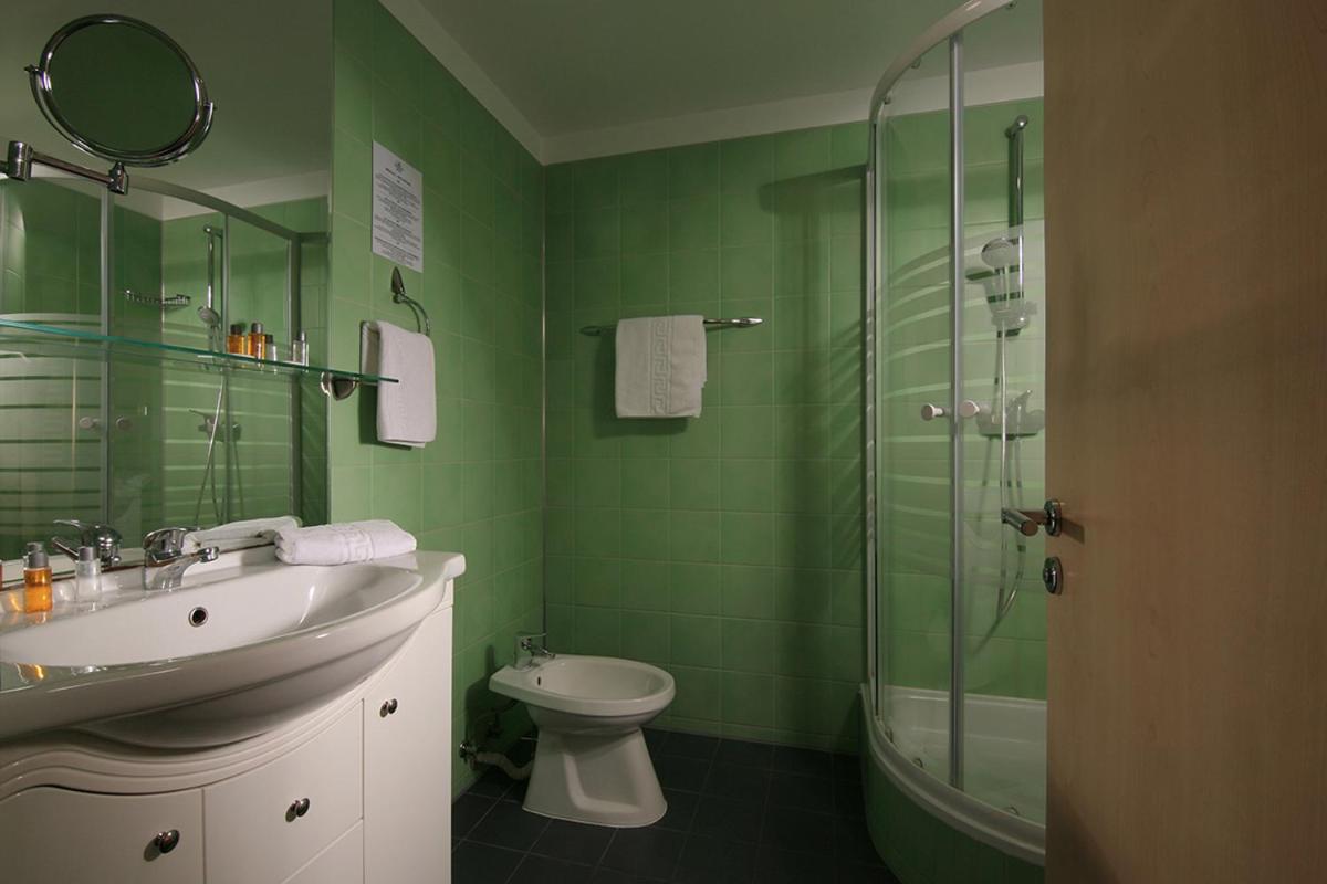 Twin Room - Photo 2