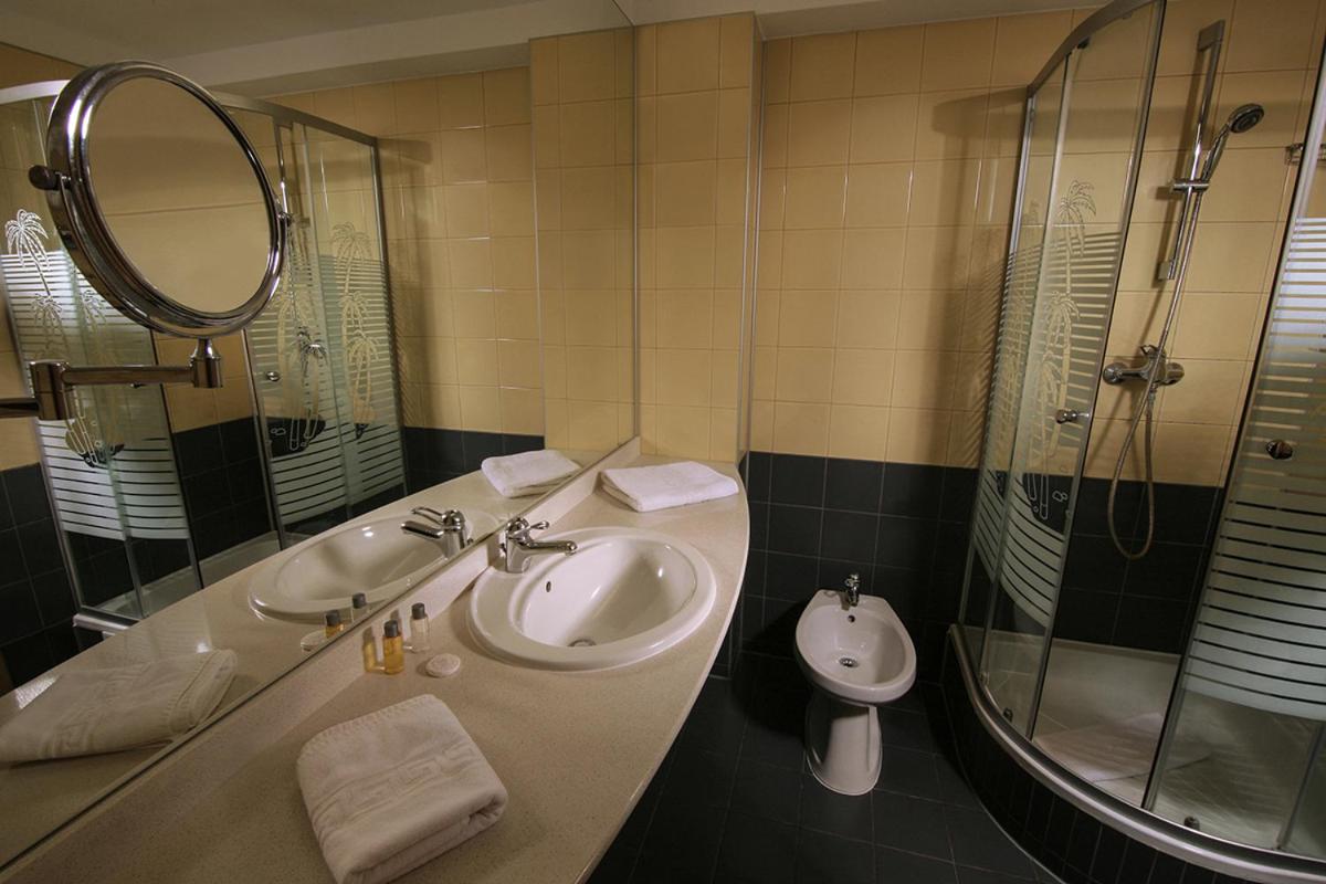 Twin Room - Photo 3