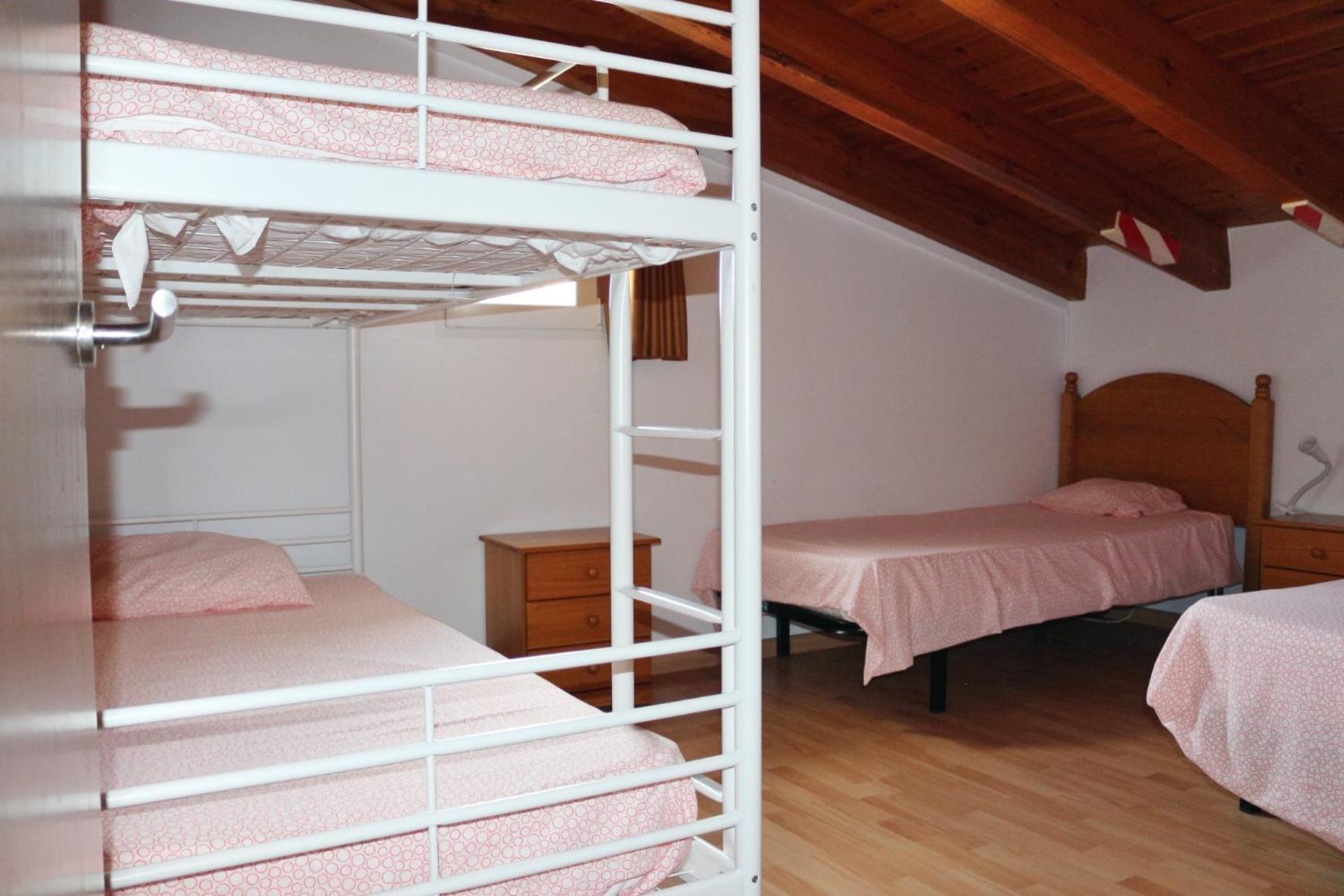 Five-Bedroom House photo 2