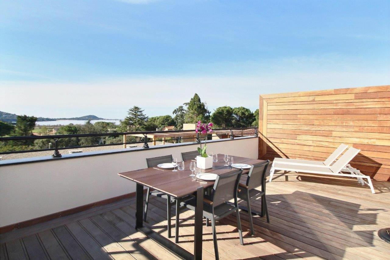 Apartment with Sea View - Photo 8