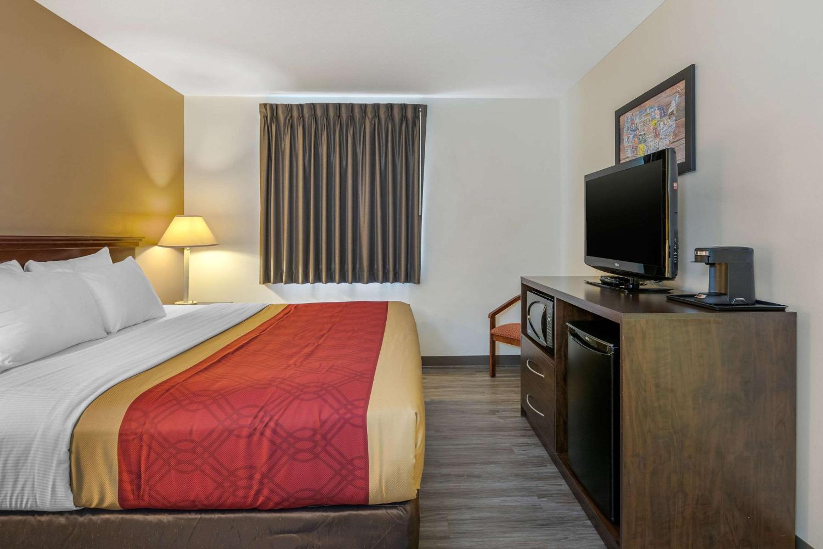 King Room - Non-Smoking - Photo 1