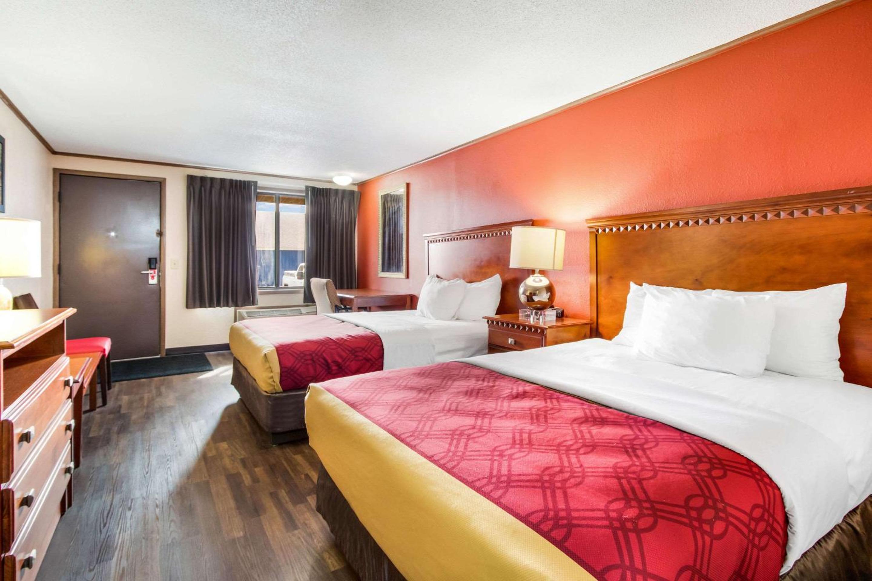 Double Room with Two Double Beds - Smoking photo 3