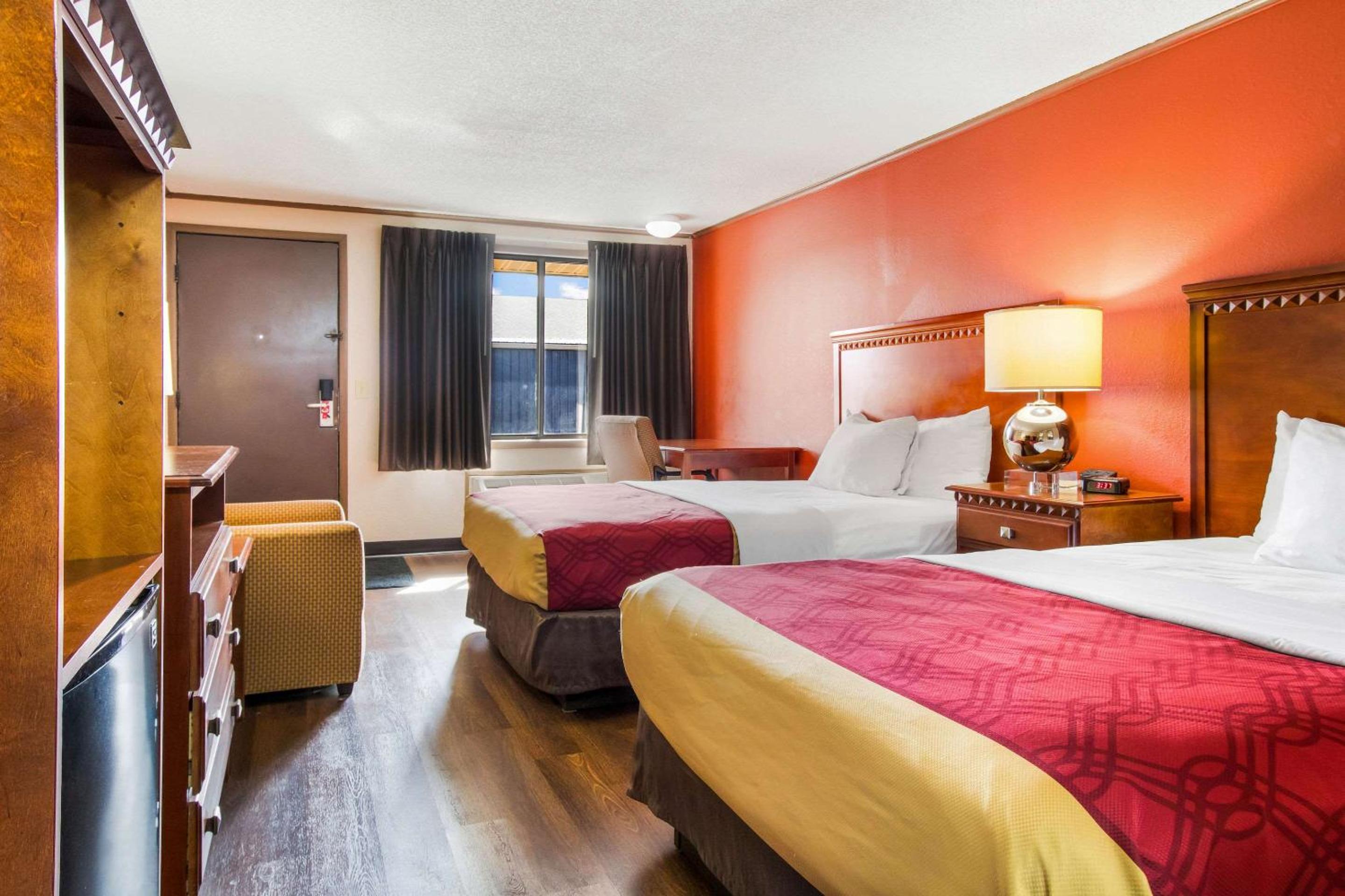 Double Room with Two Double Beds - Smoking photo 2