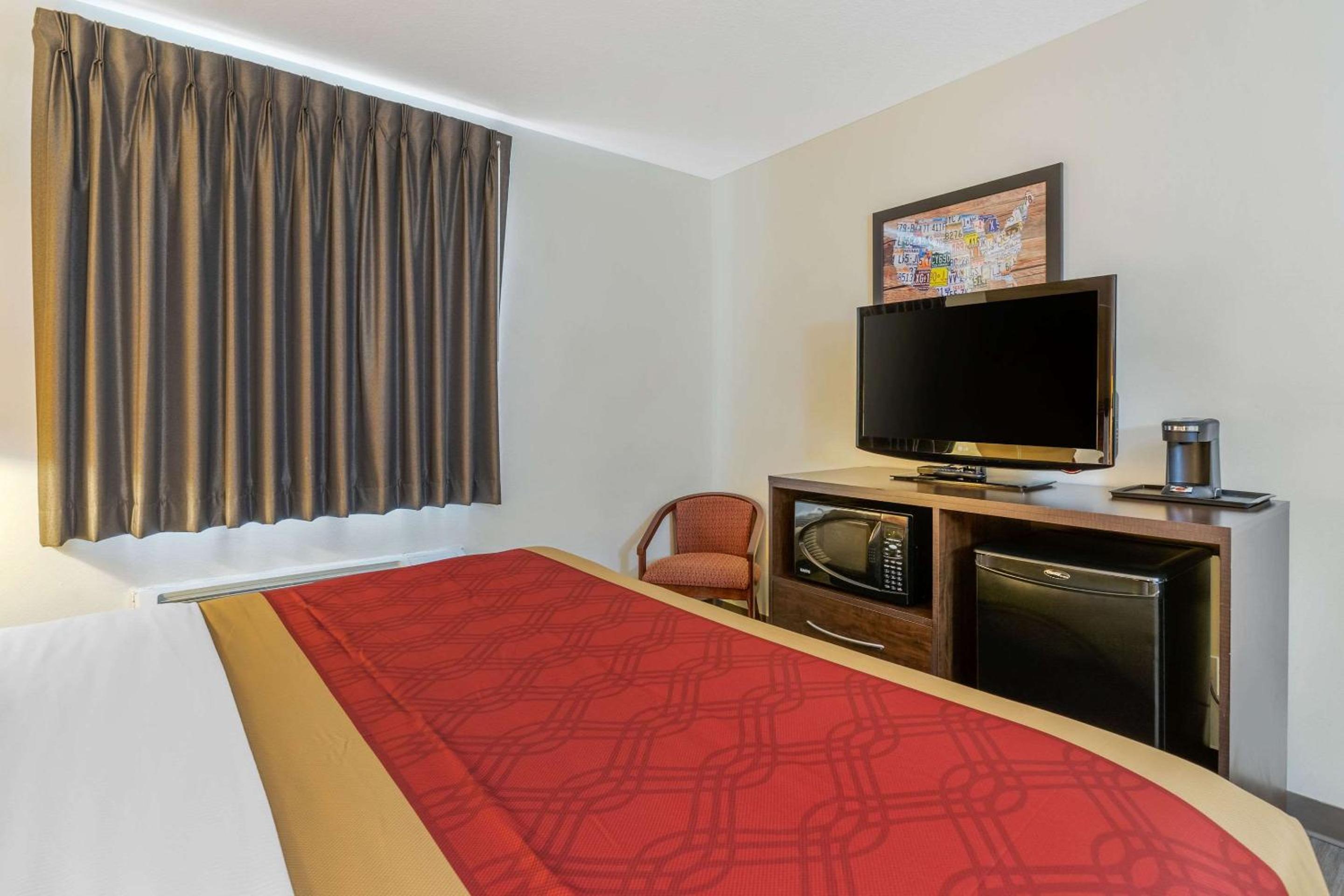 King Room - Non-Smoking - Photo 2