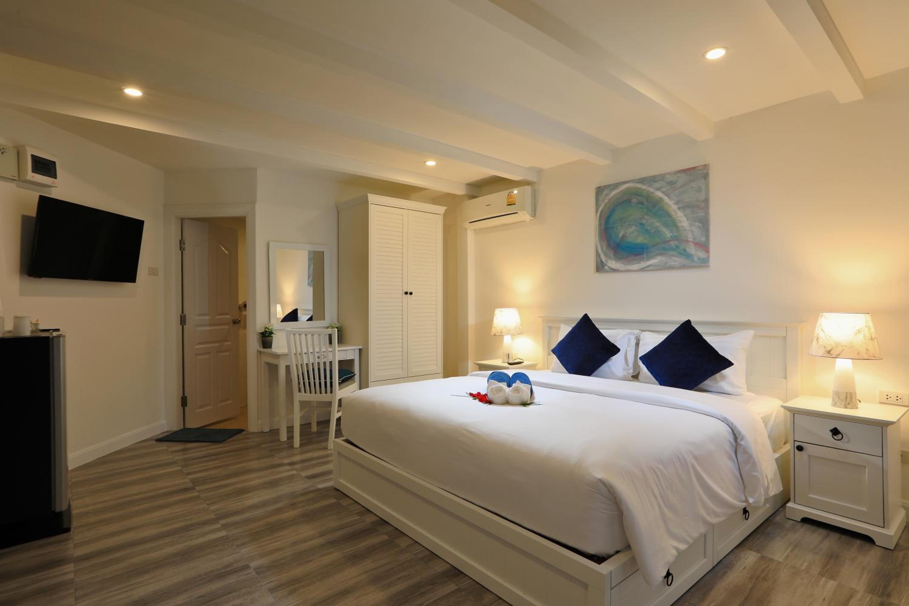 Deluxe Double Room with Sea View - Photo 1