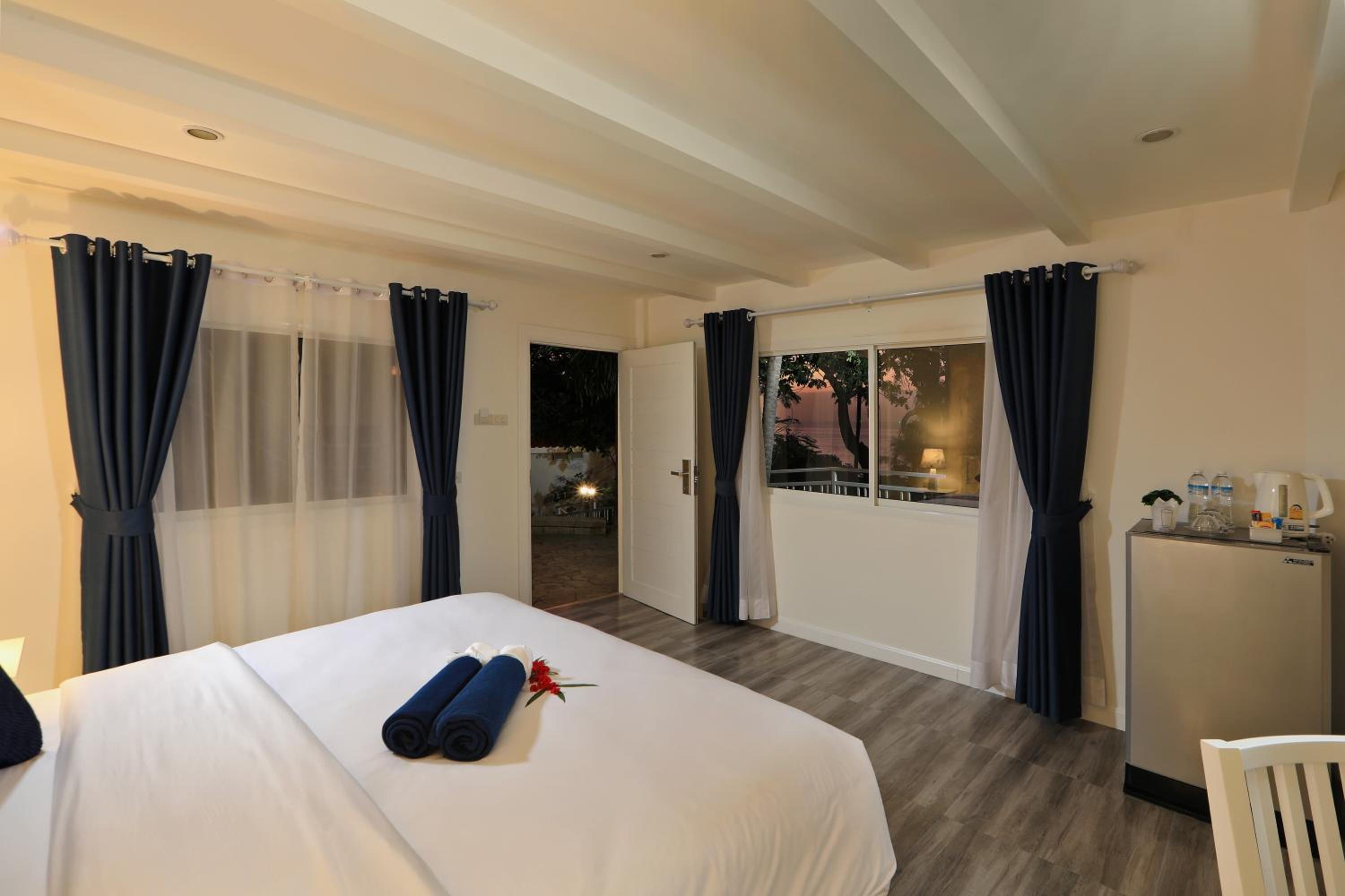 Deluxe Double Room with Sea View - Photo 5
