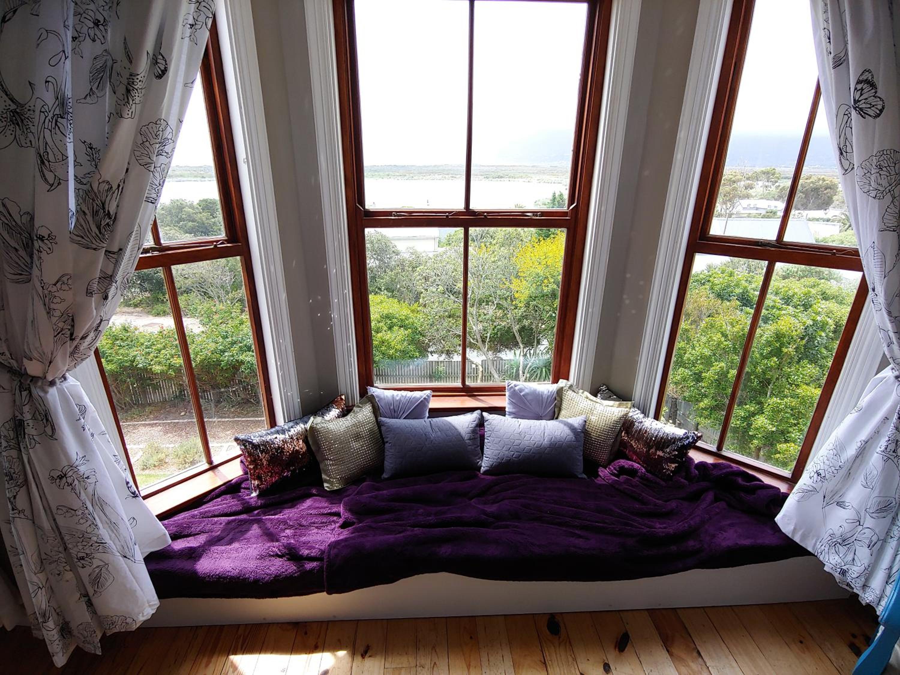 Deluxe Queen Suite - Photo 5