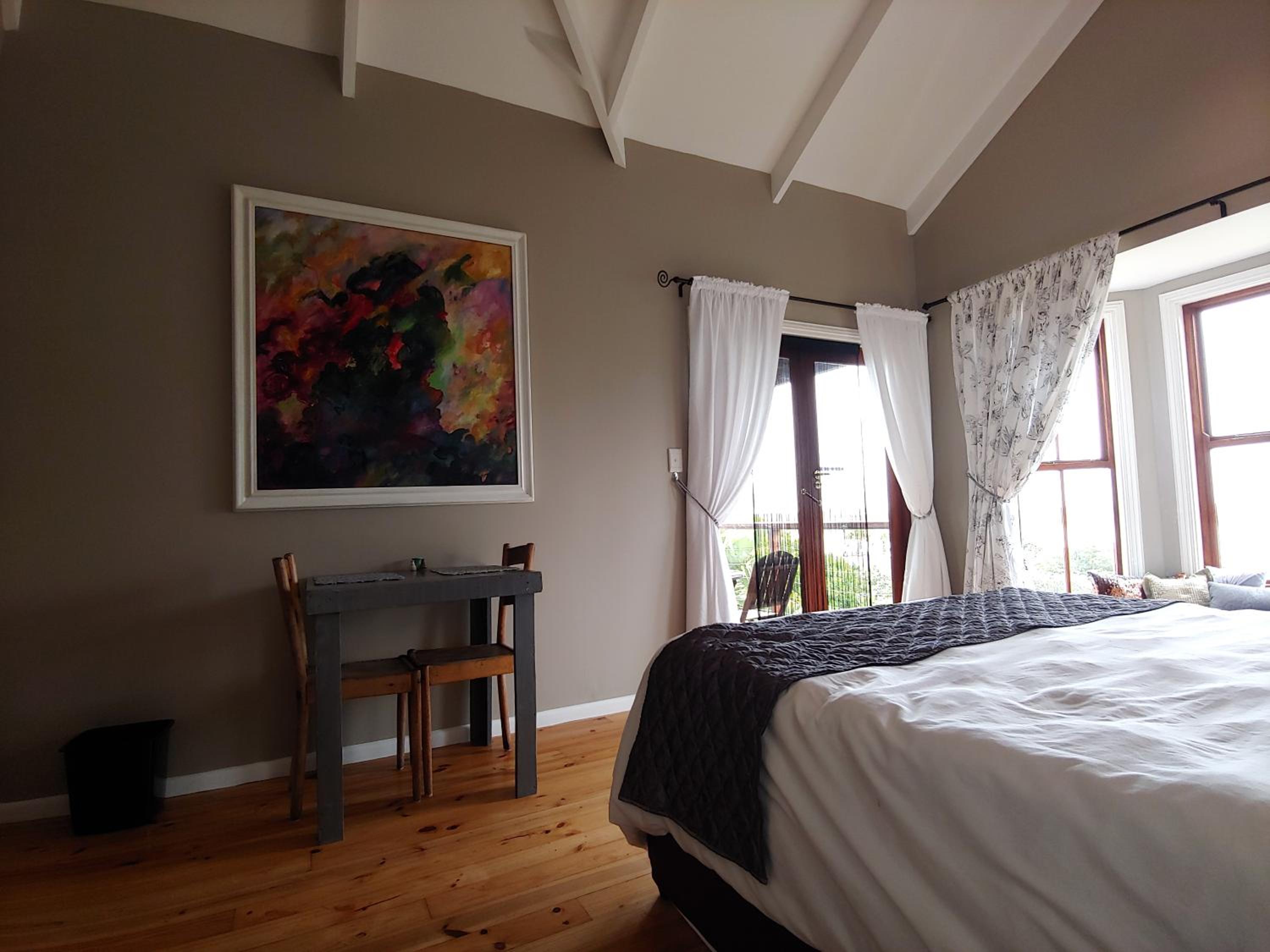Deluxe Queen Suite - Photo 3